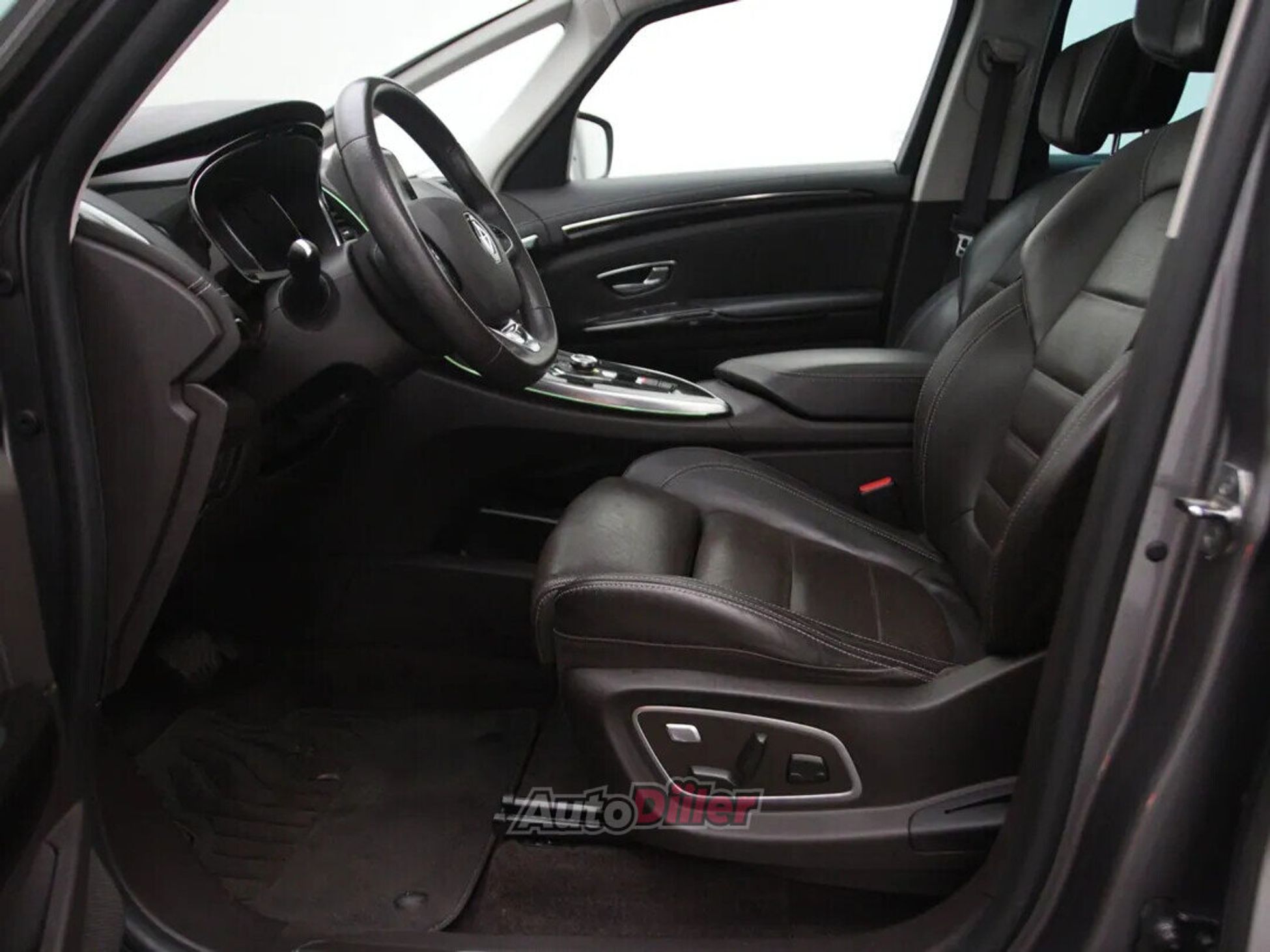Renault Espace Initiale Paris 1.6 118kW 2015, kuva 4/10