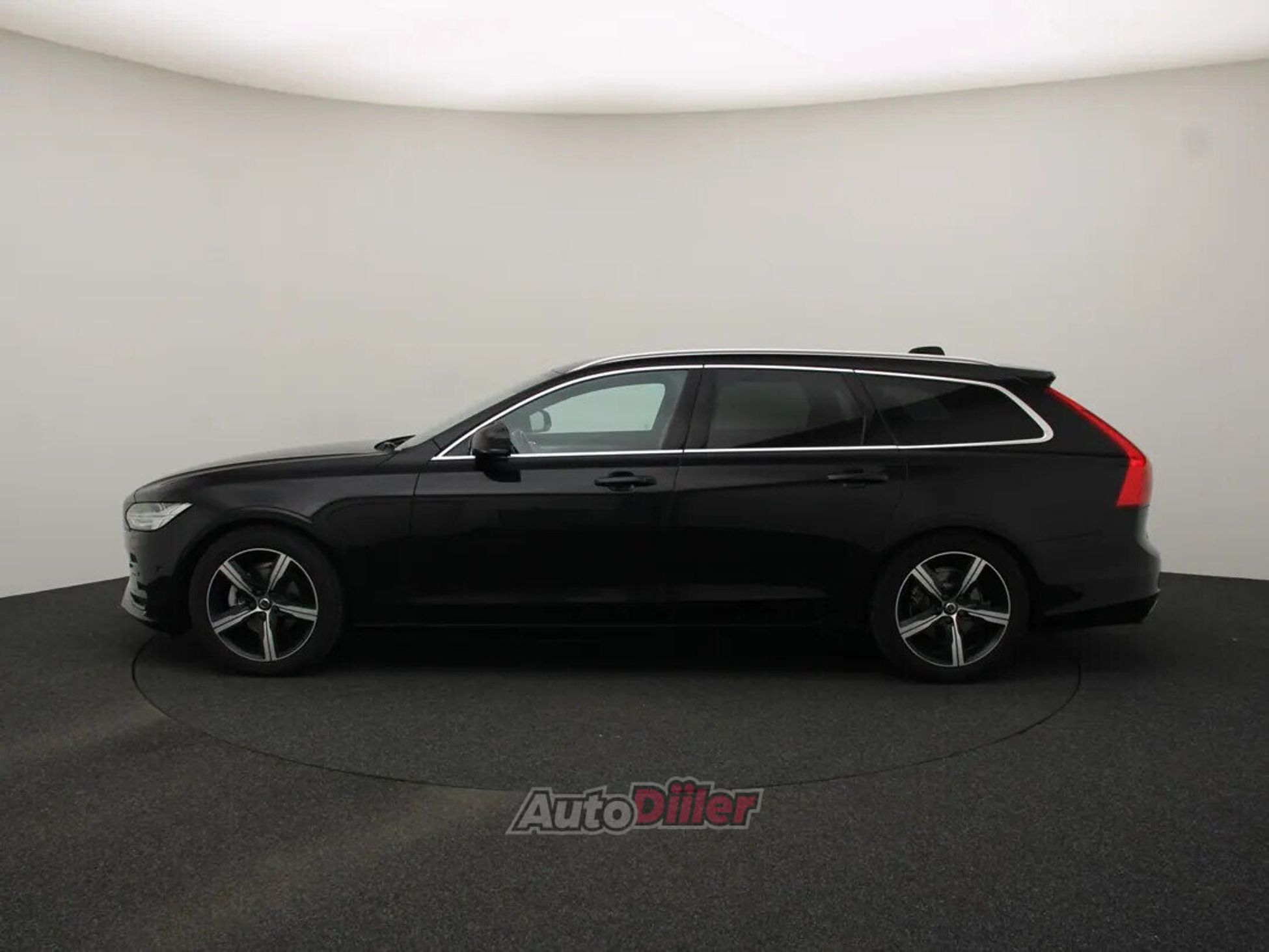 Volvo V90 R-Design 2.0 140kW 2018, photo 6/10
