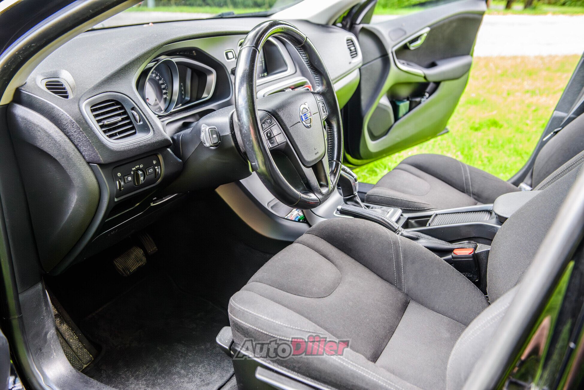 Volvo V40 Cross Country 2.0 110kW 2015, photo 7/9