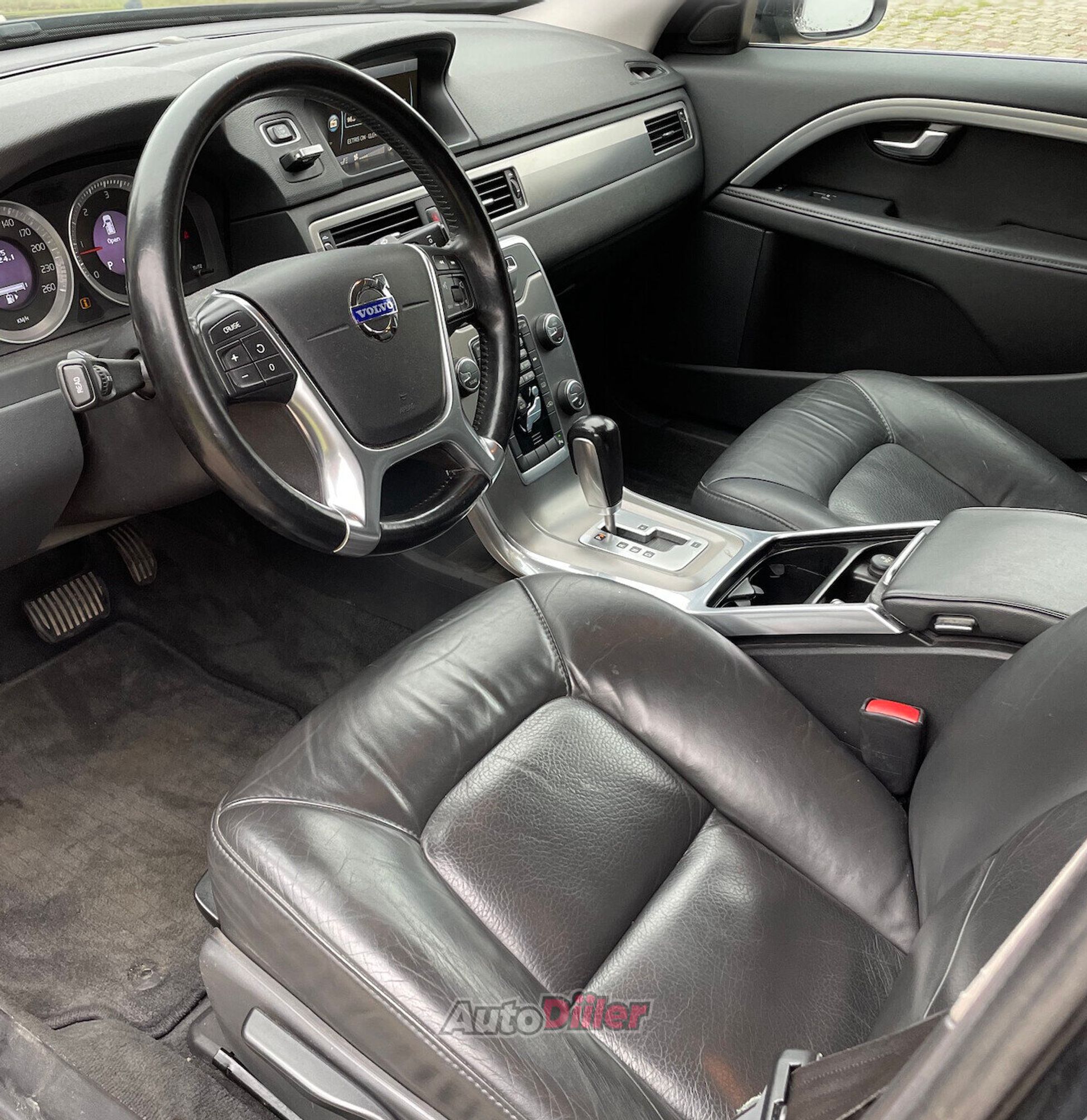 Volvo V70 2.0 120kW 2012, photo 4/8