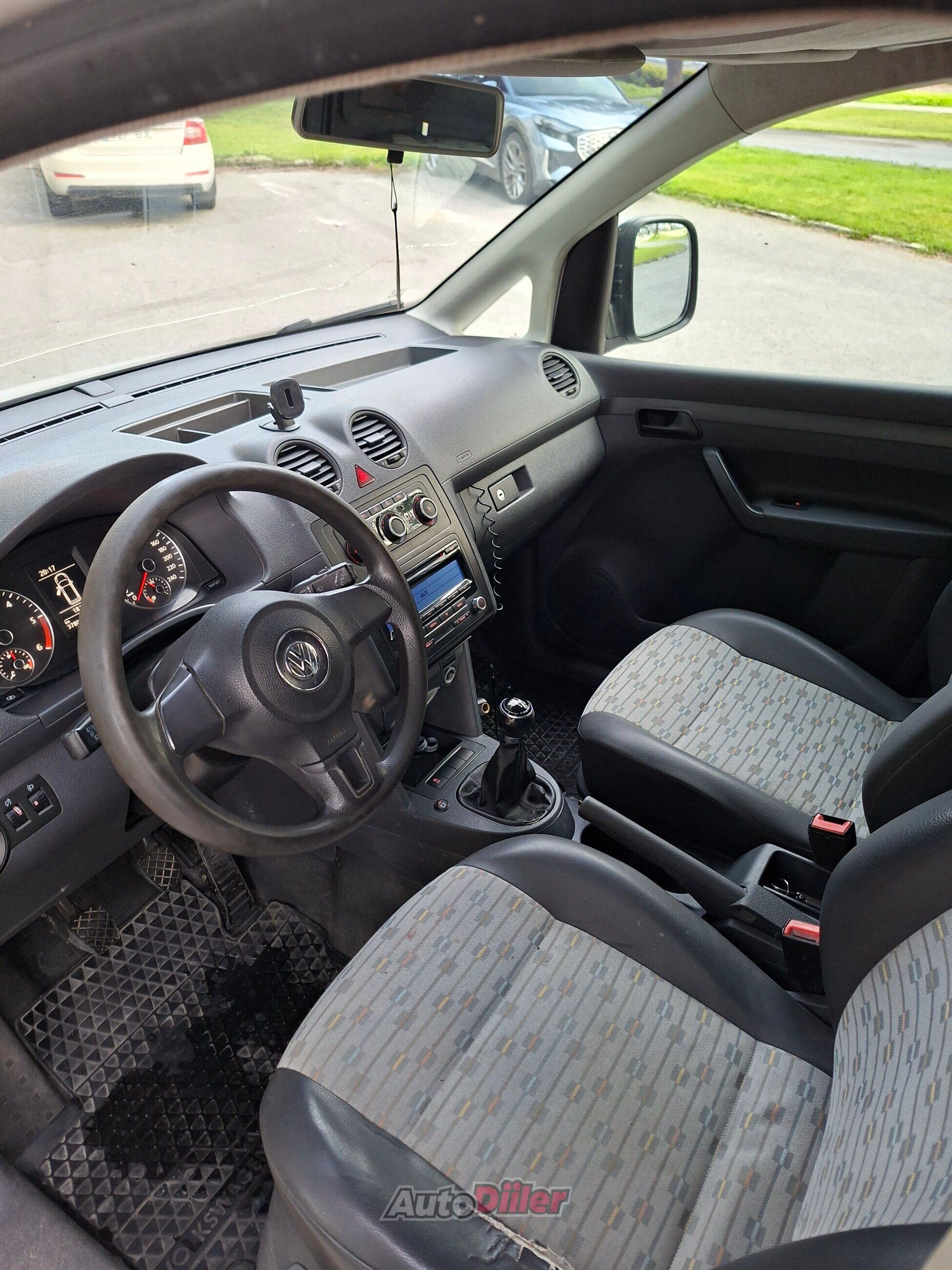 Volkswagen Caddy Maxi 4motion 2.0 81kW 2011, kuva 6/10