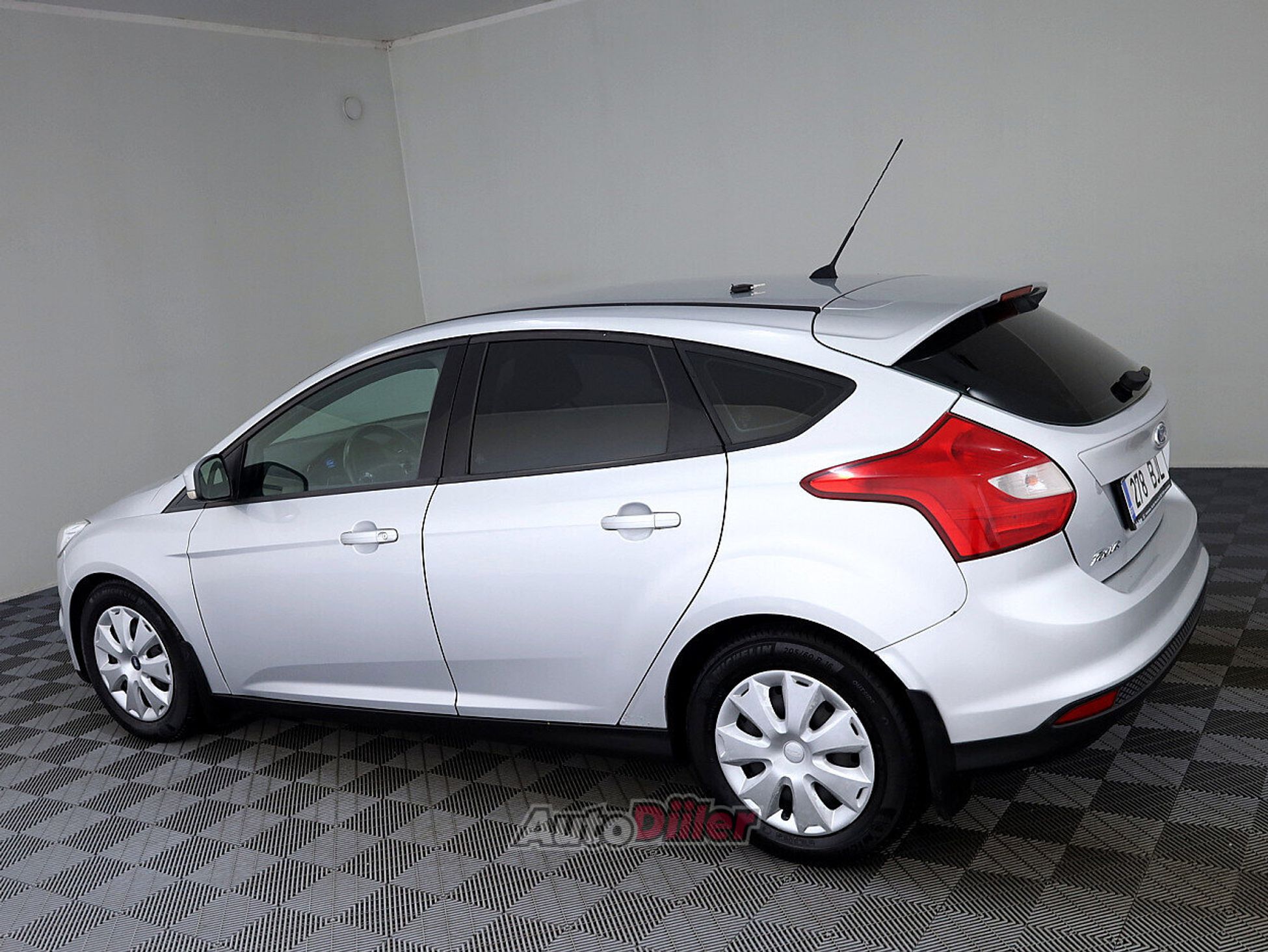 Ford Focus 1.6 70kW 2013, kuva 4/7