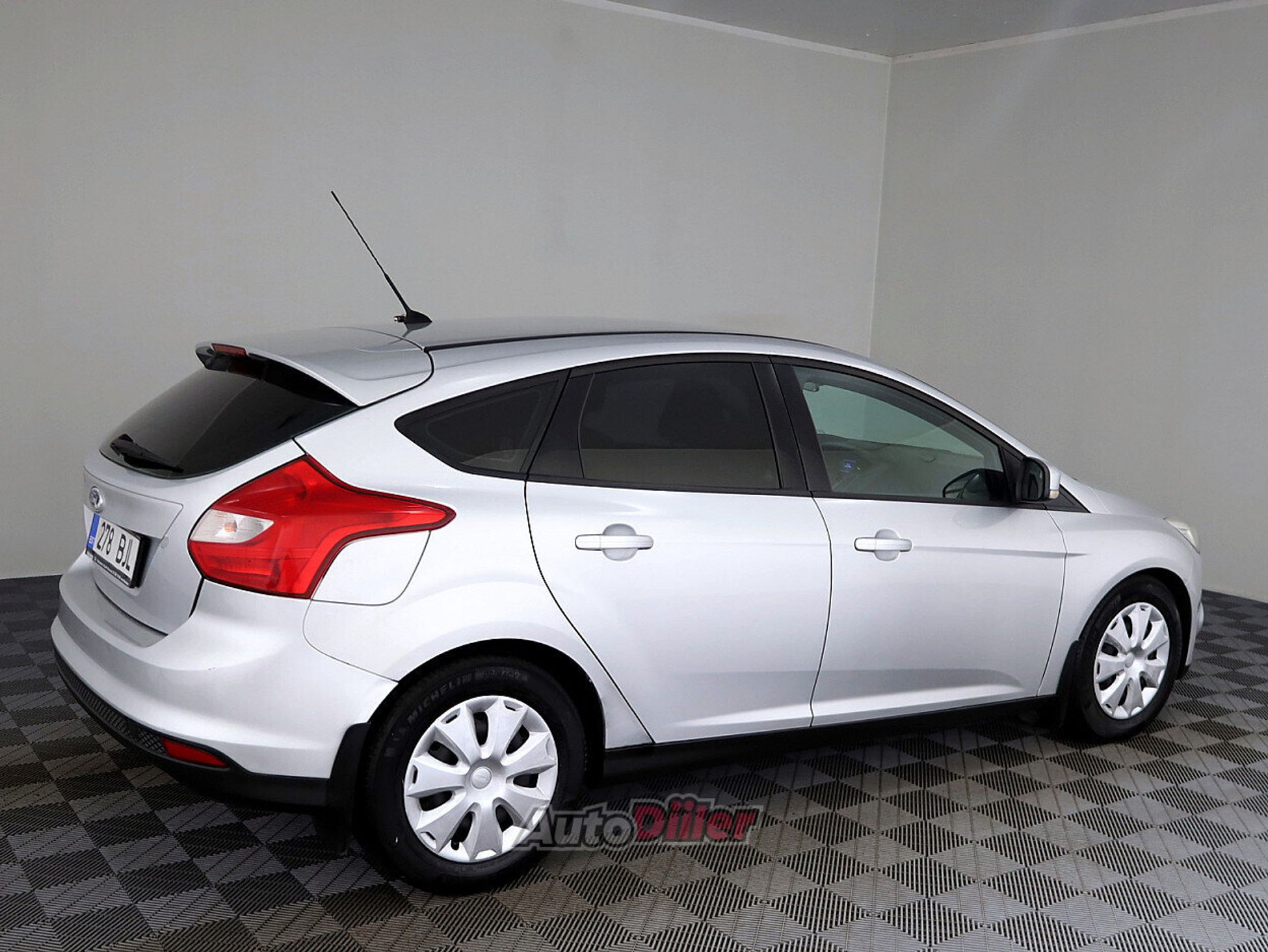 Ford Focus 1.6 70kW 2013, kuva 3/7