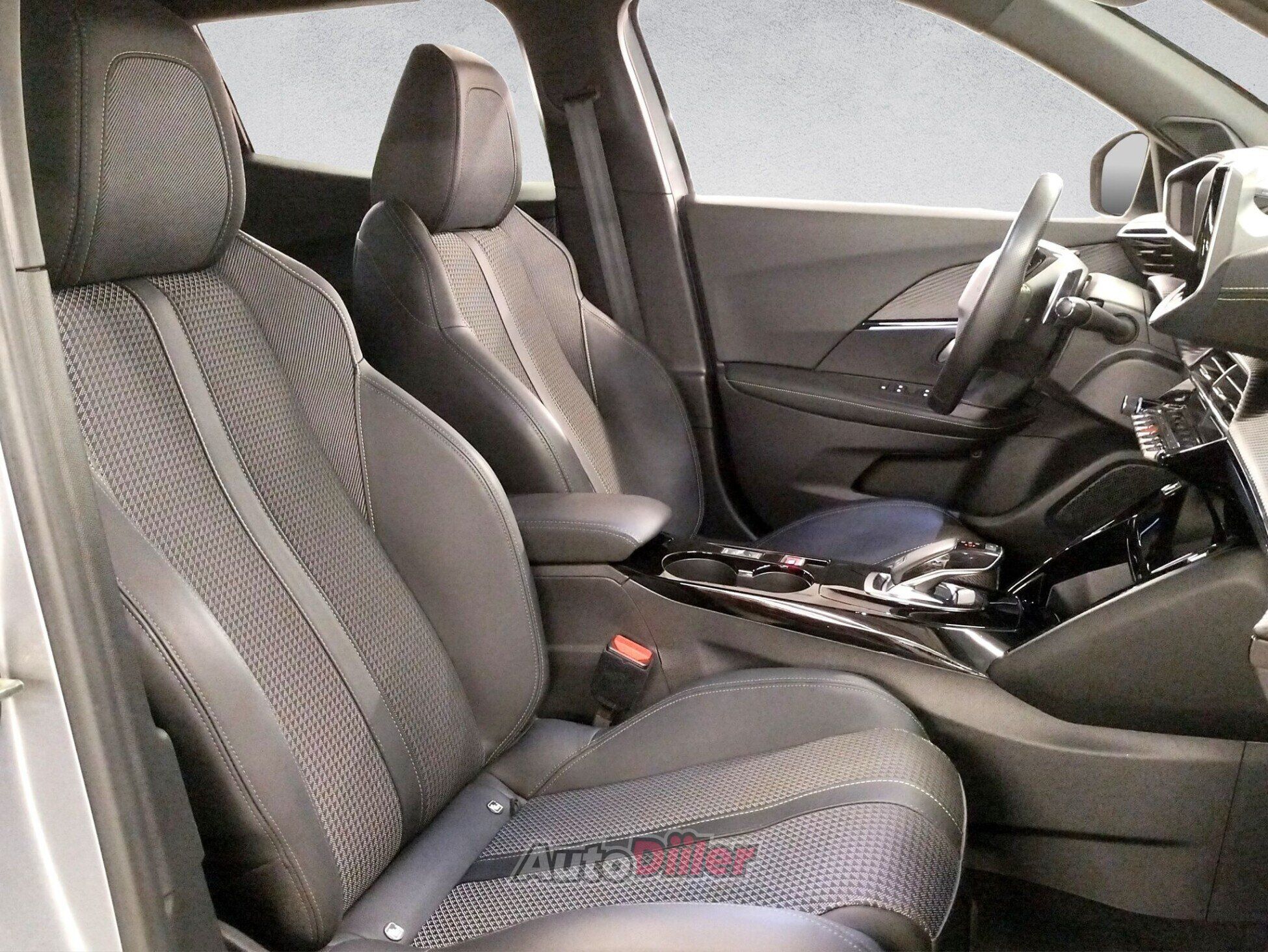 Peugeot 2008 2021, kuva 6/10