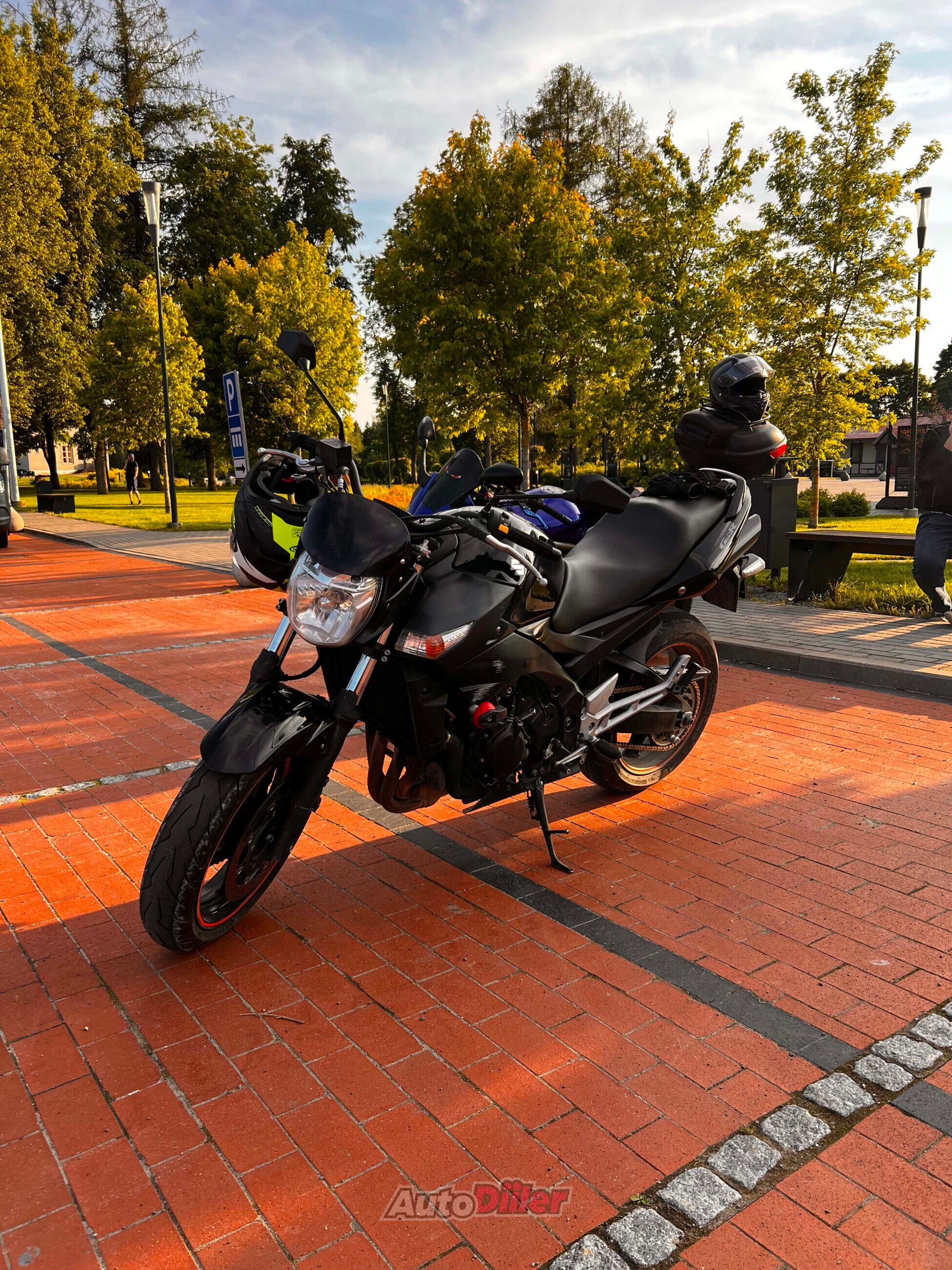 Suzuki GSR 600 0.6 72kW 2009, kuva 3/4