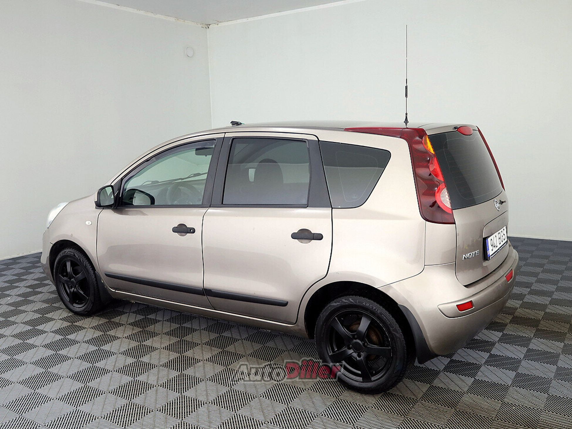 Nissan Note 1.4 65kW 2012, photo 4/7