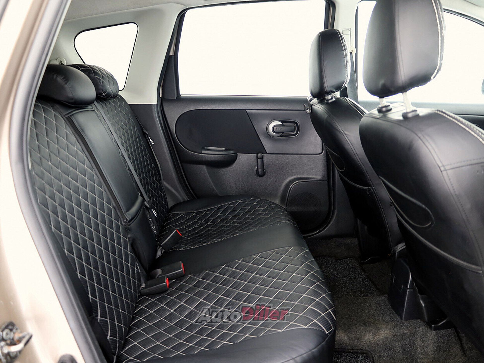 Nissan Note 1.4 65kW 2012, photo 7/7
