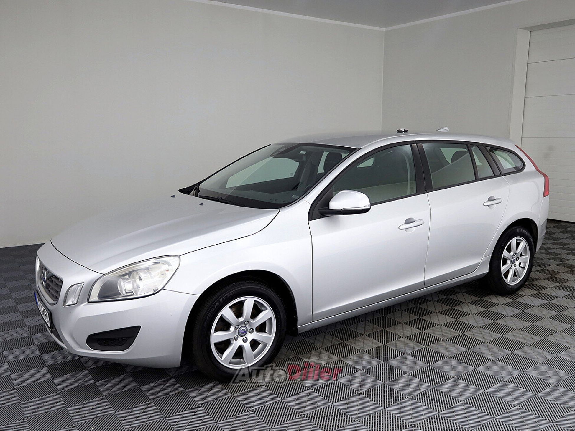 Volvo V60 1.6 84kW 2013, kuva 2/8