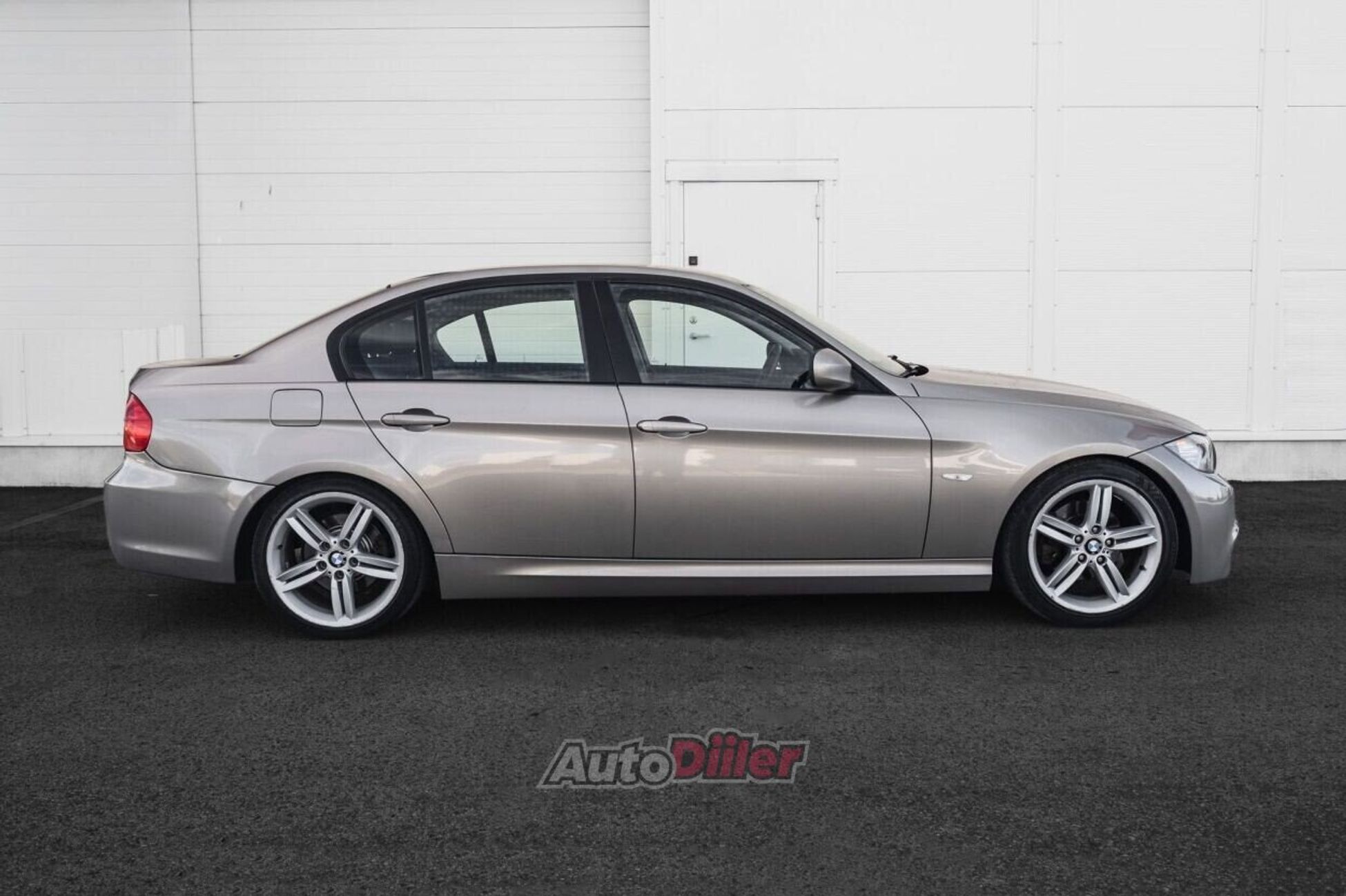 BMW 320 2010, photo 4/10