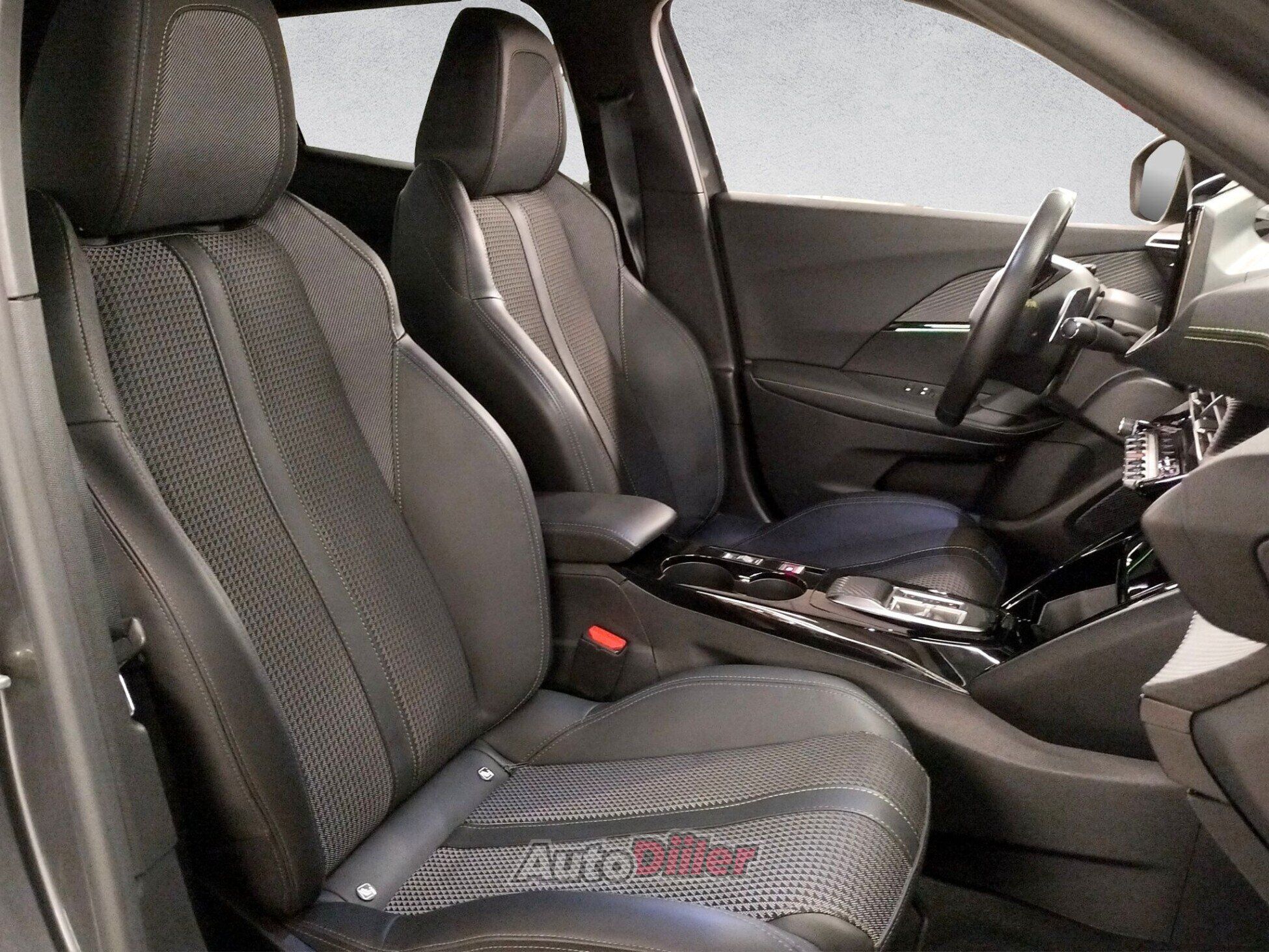 Peugeot 2008 GT BlueHDi 130 AT8 1.5 96kW 2023, photo 6/10