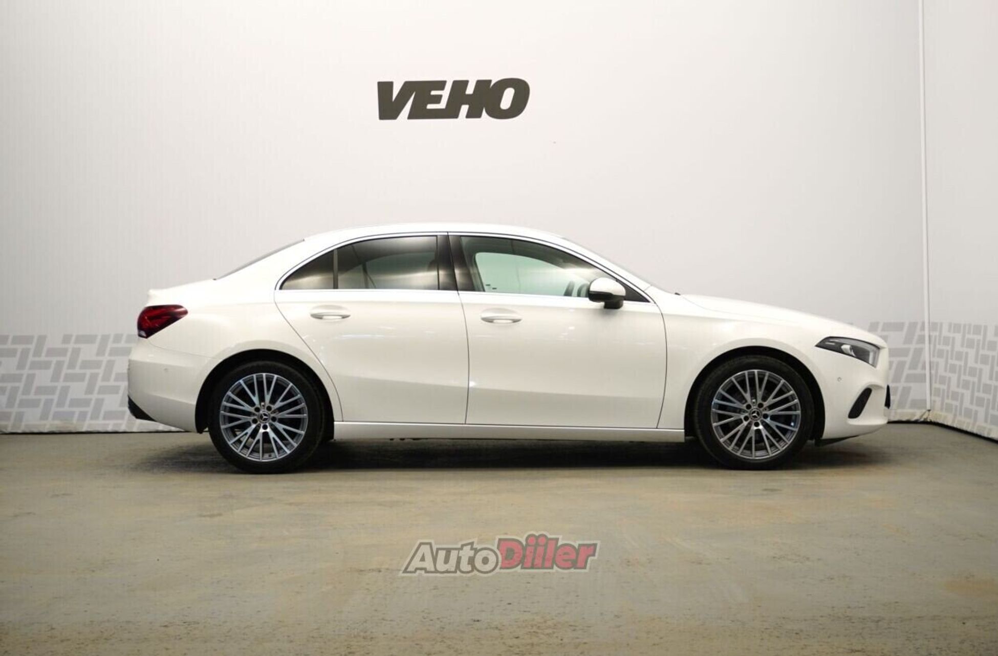 Mercedes-Benz A 180 1.3 100kW 2022, kuva 4/10