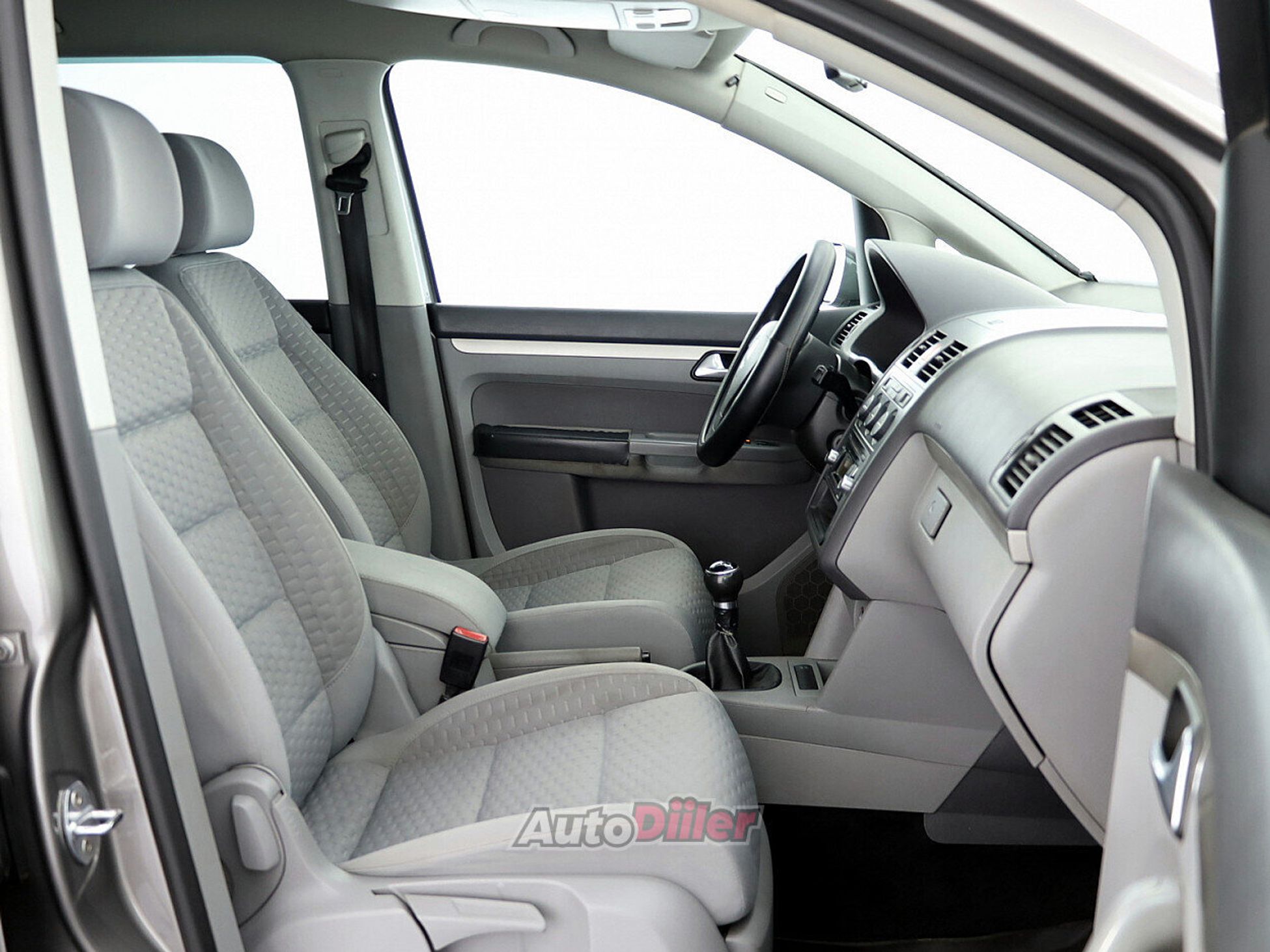 Volkswagen Touran 1.9 77kW 2007, kuva 6/8