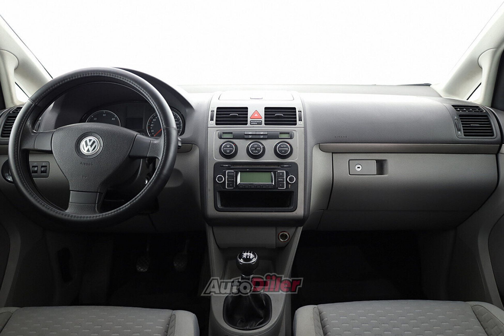 Volkswagen Touran 1.9 77kW 2007, kuva 5/8