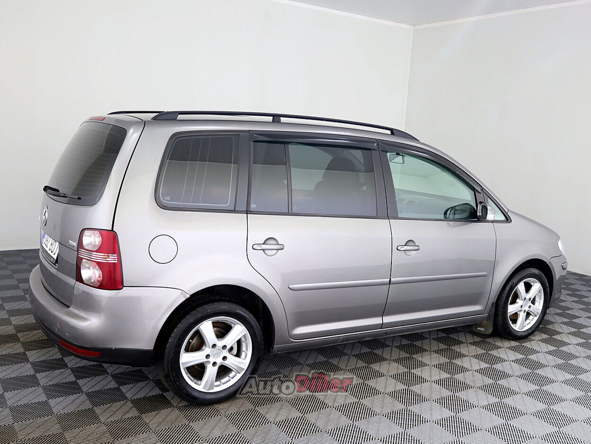 Volkswagen Touran 1.9 77kW 2007, kuva 3/8