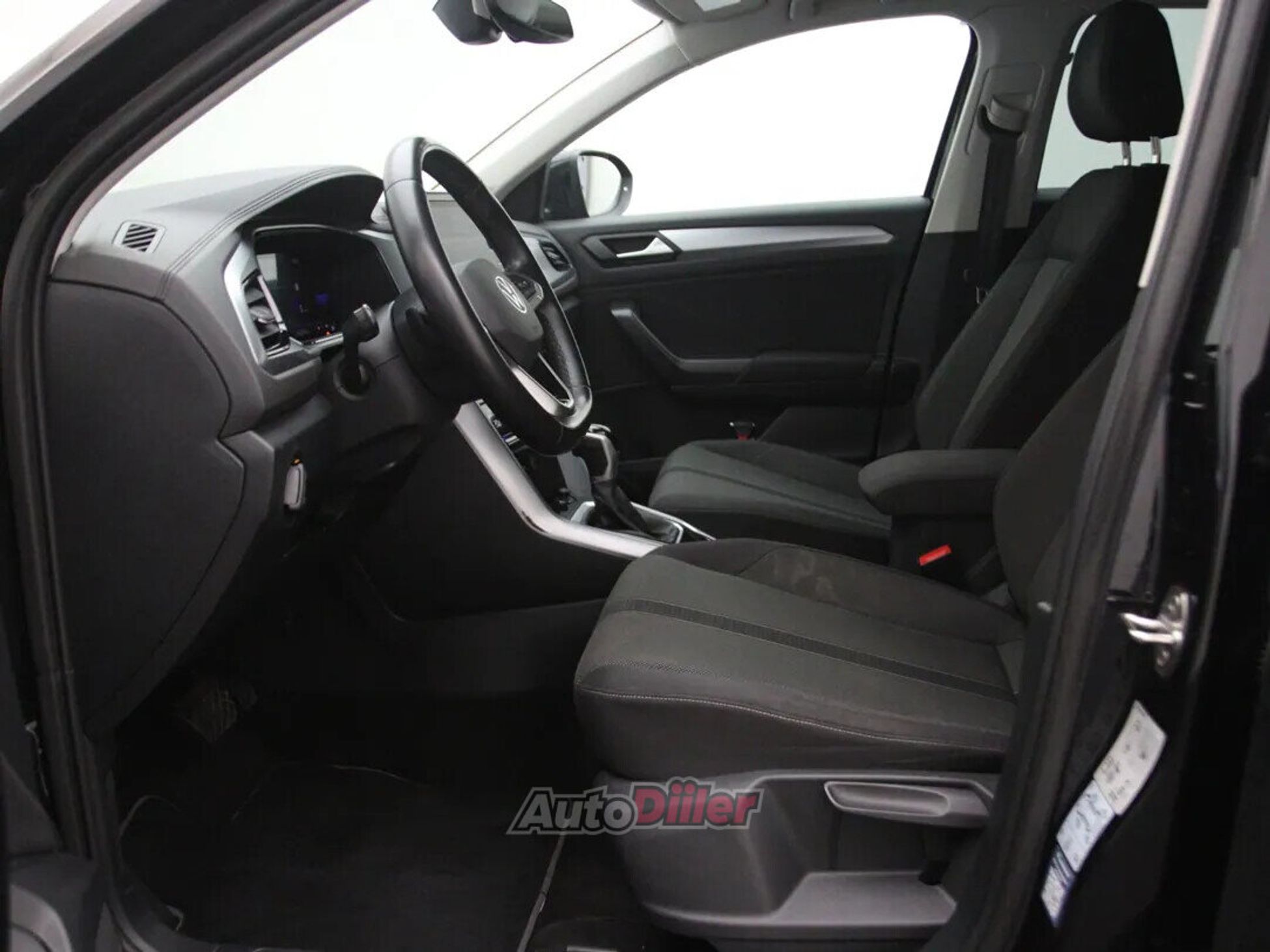 Volkswagen T-Roc Life Business 1.5 110kW 2022, photo 4/10