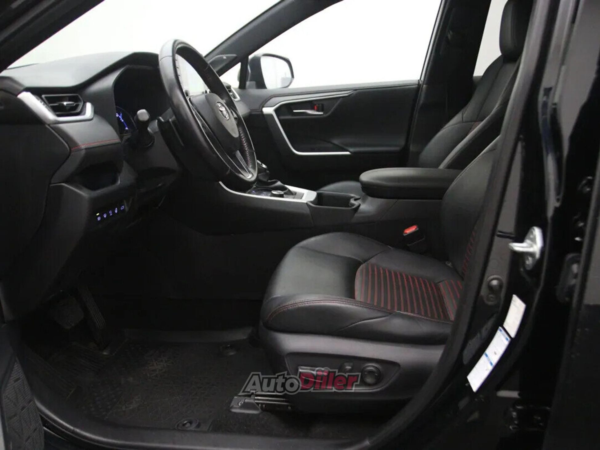 Toyota RAV4 Premium 2.5 225kW 2022, photo 4/10