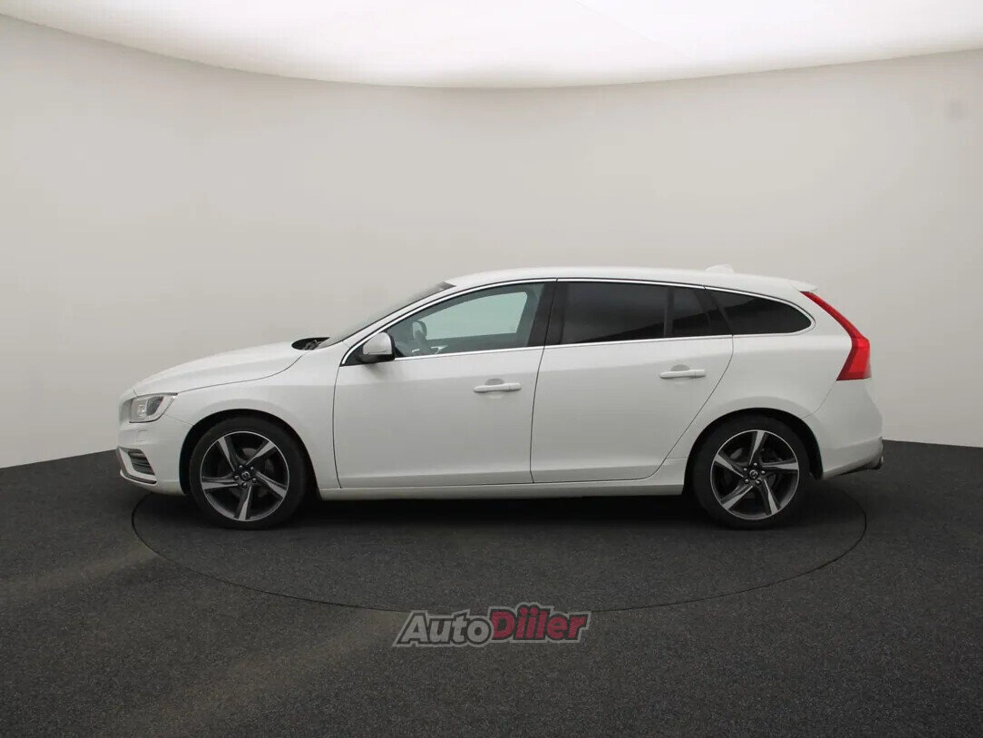 Volvo V60 R-Design 2.0 140kW 2018, kuva 6/10
