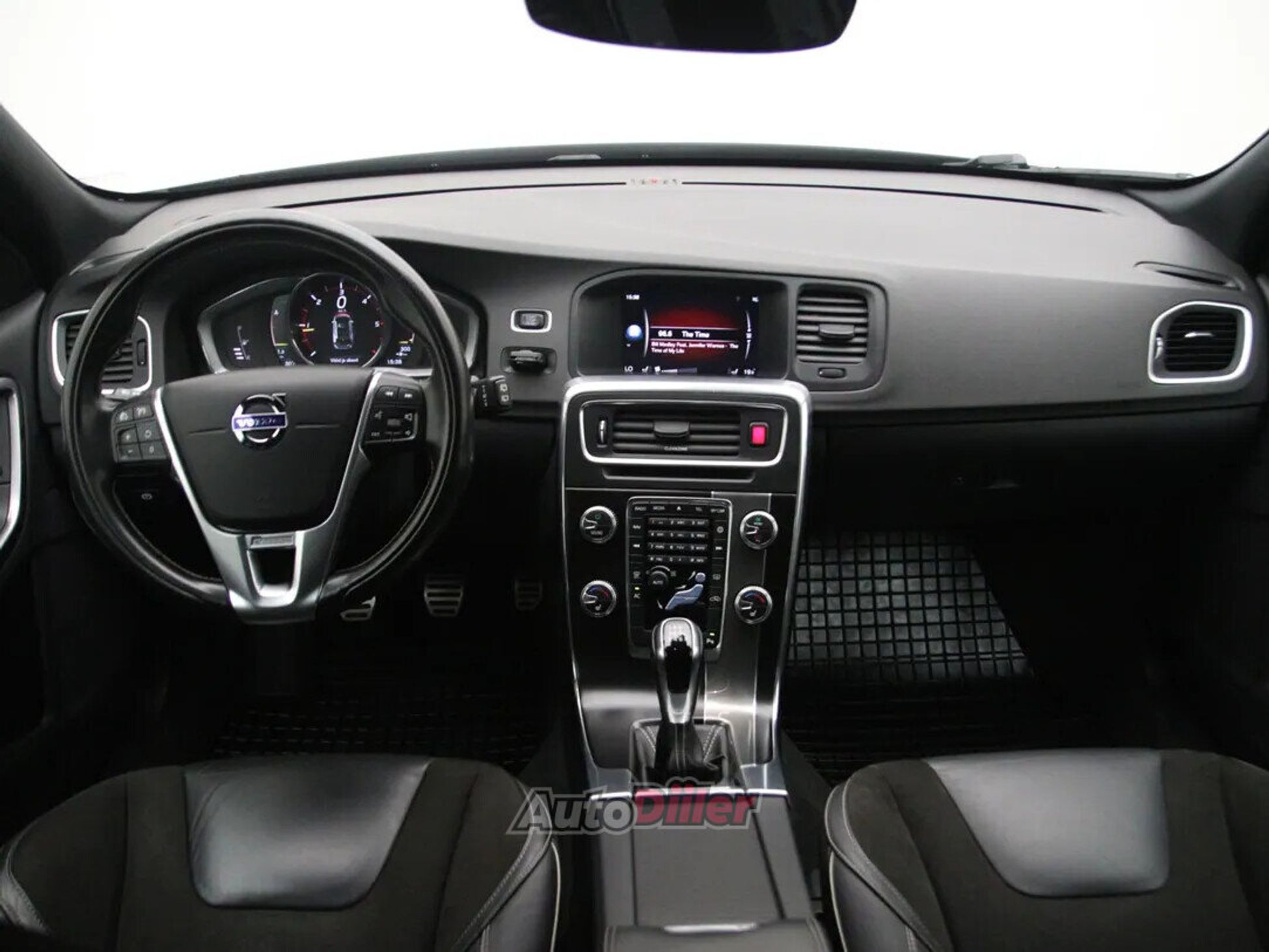 Volvo V60 R-Design 2.0 140kW 2018, kuva 2/10