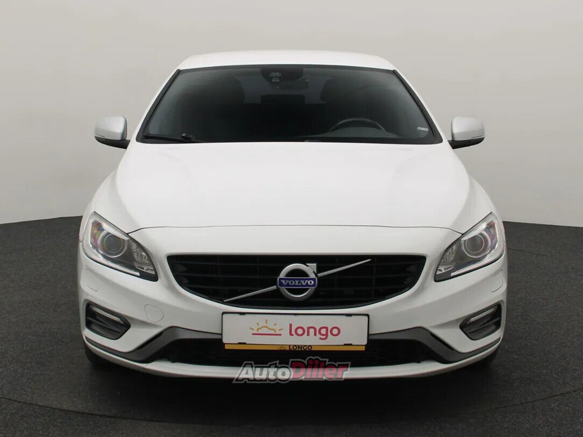 Volvo V60 R-Design 2.0 140kW 2018, kuva 3/10