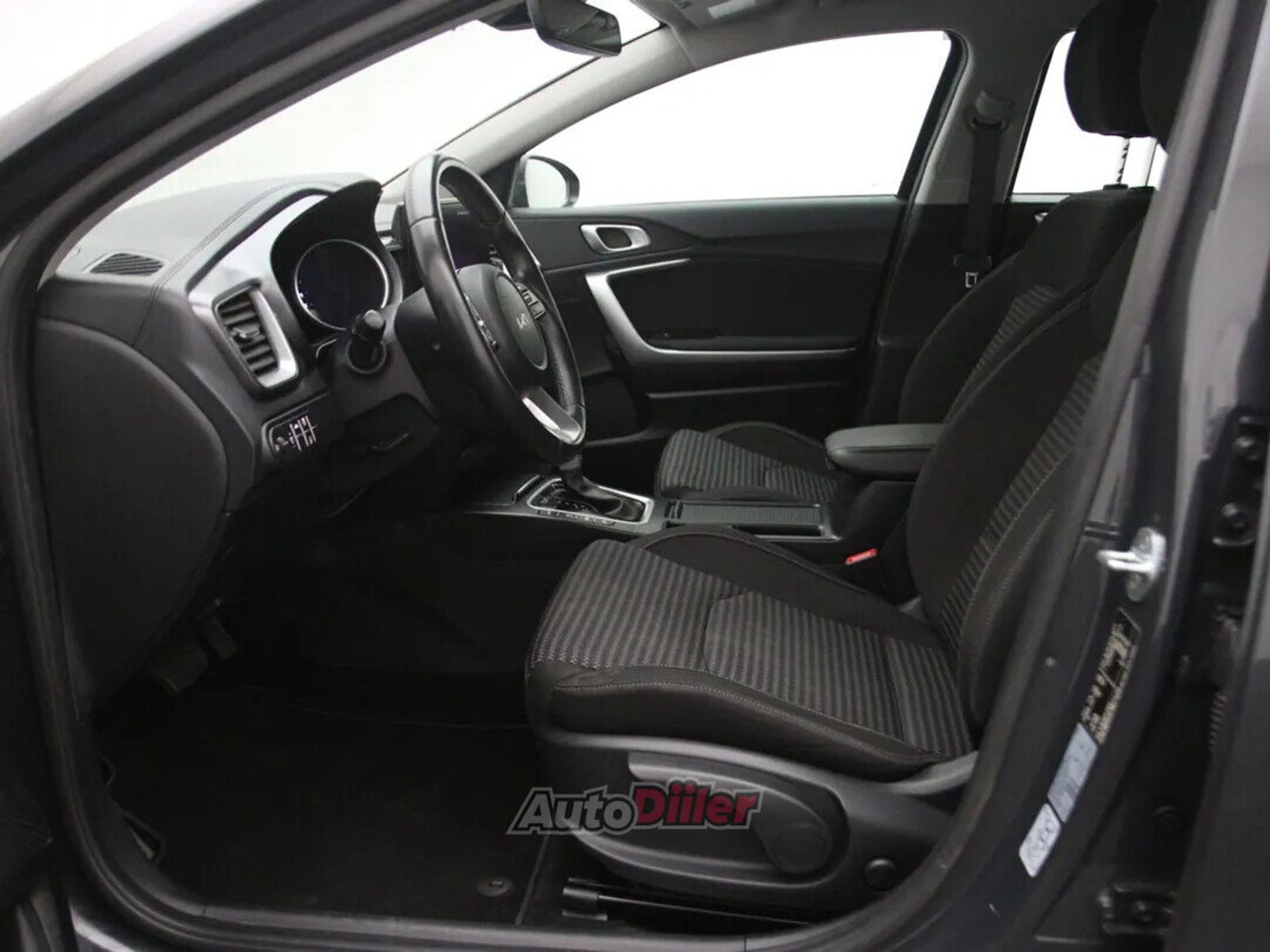 Kia cee'd / Ceed DynamicLine 1.5 118kW 2023, kuva 4/10