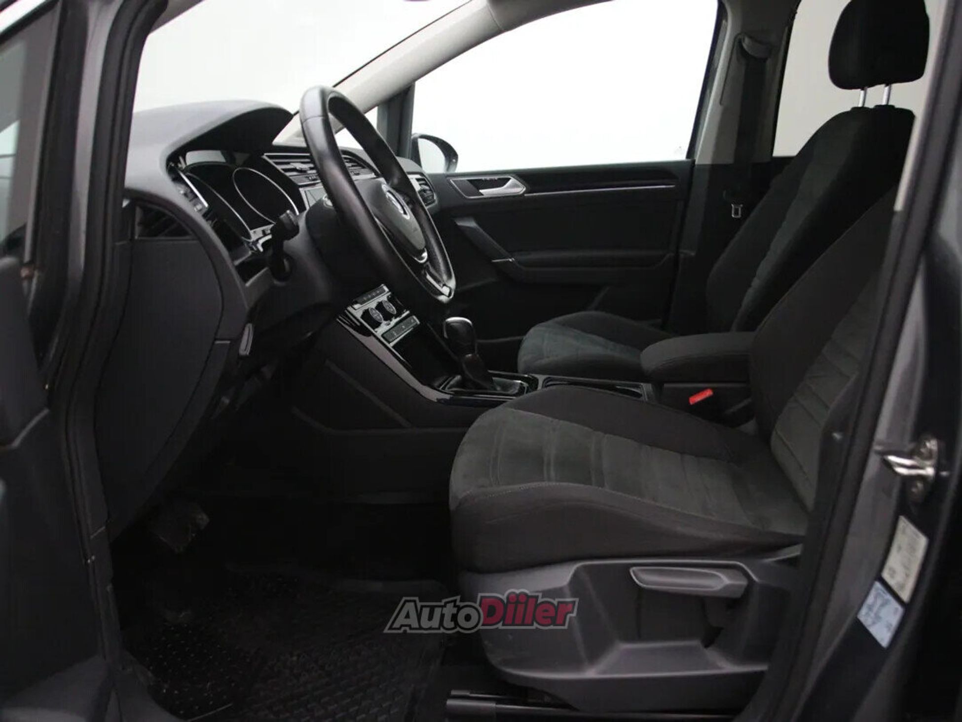 Volkswagen Touran Highline 1.6 85kW 2018, photo 4/10