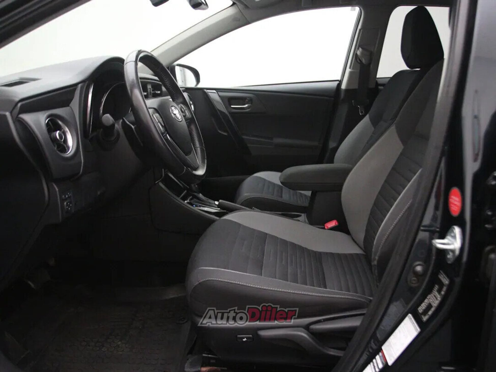 Toyota Auris Active 1.2 85kW 2015, photo 4/10