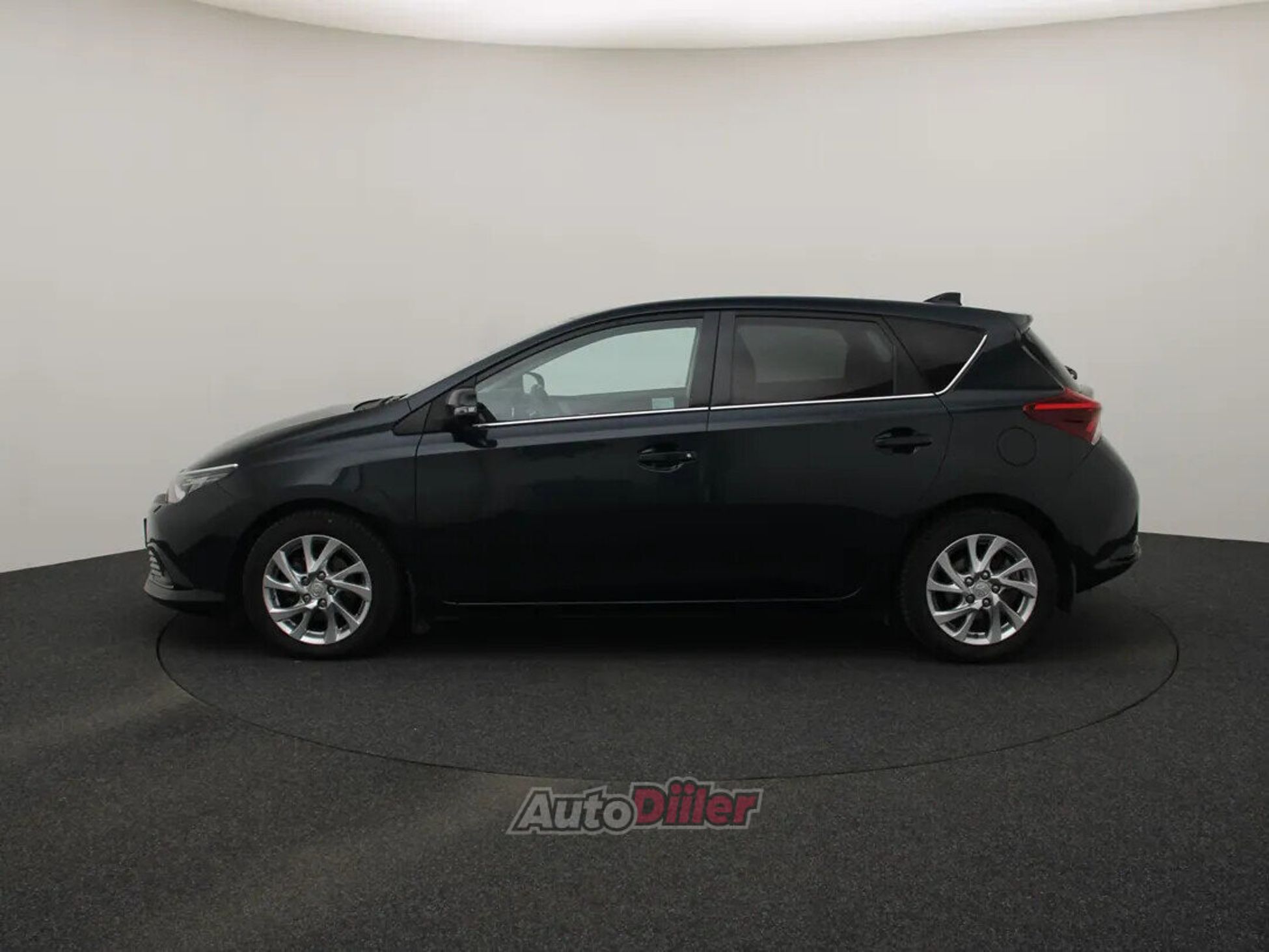 Toyota Auris Active 1.2 85kW 2015, photo 6/10
