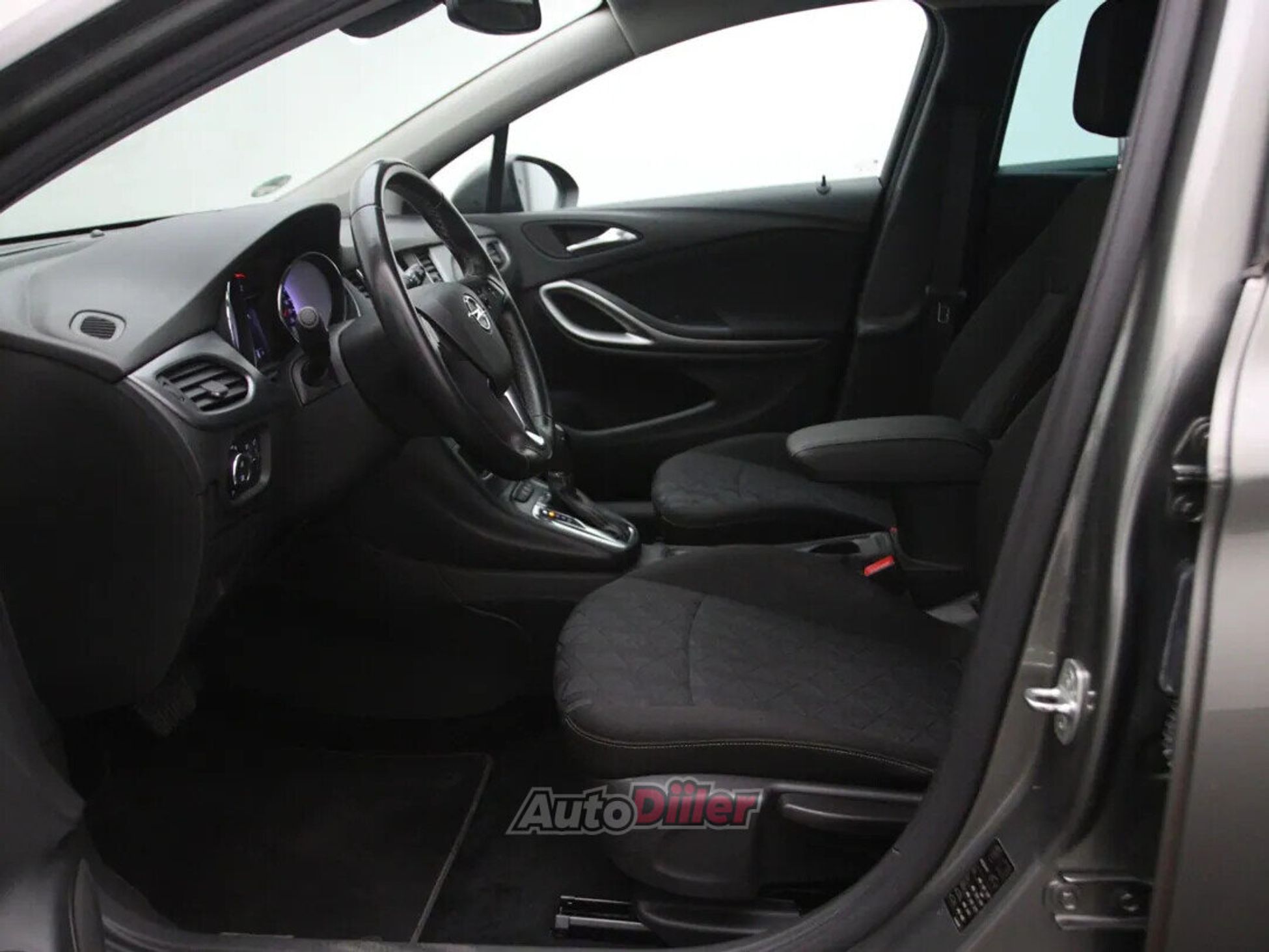 Opel Astra 120 Year Edition 1.4 110kW 2019, photo 4/10