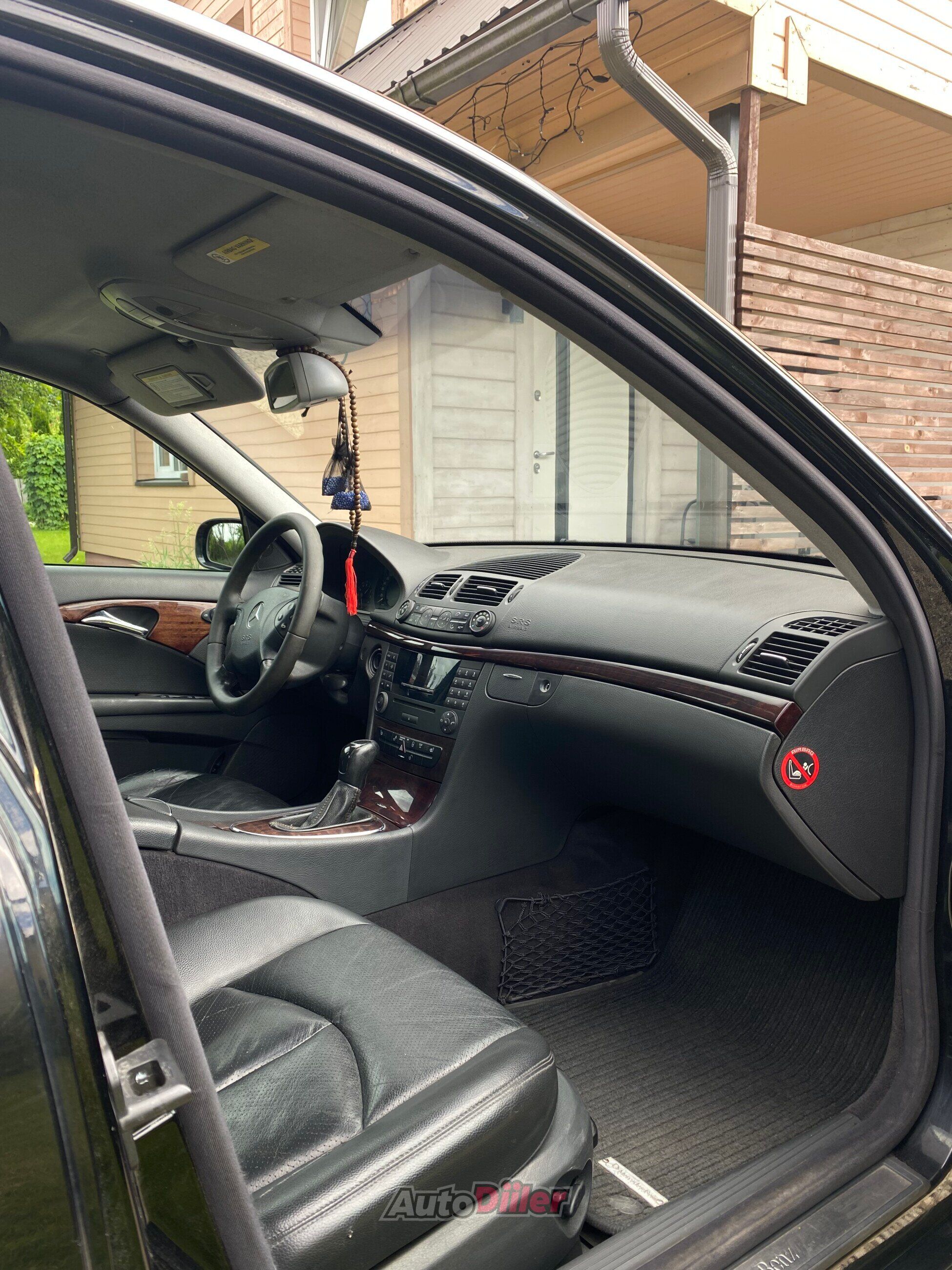 Mercedes-Benz E 220 2.1 110kW 2004, kuva 5/10
