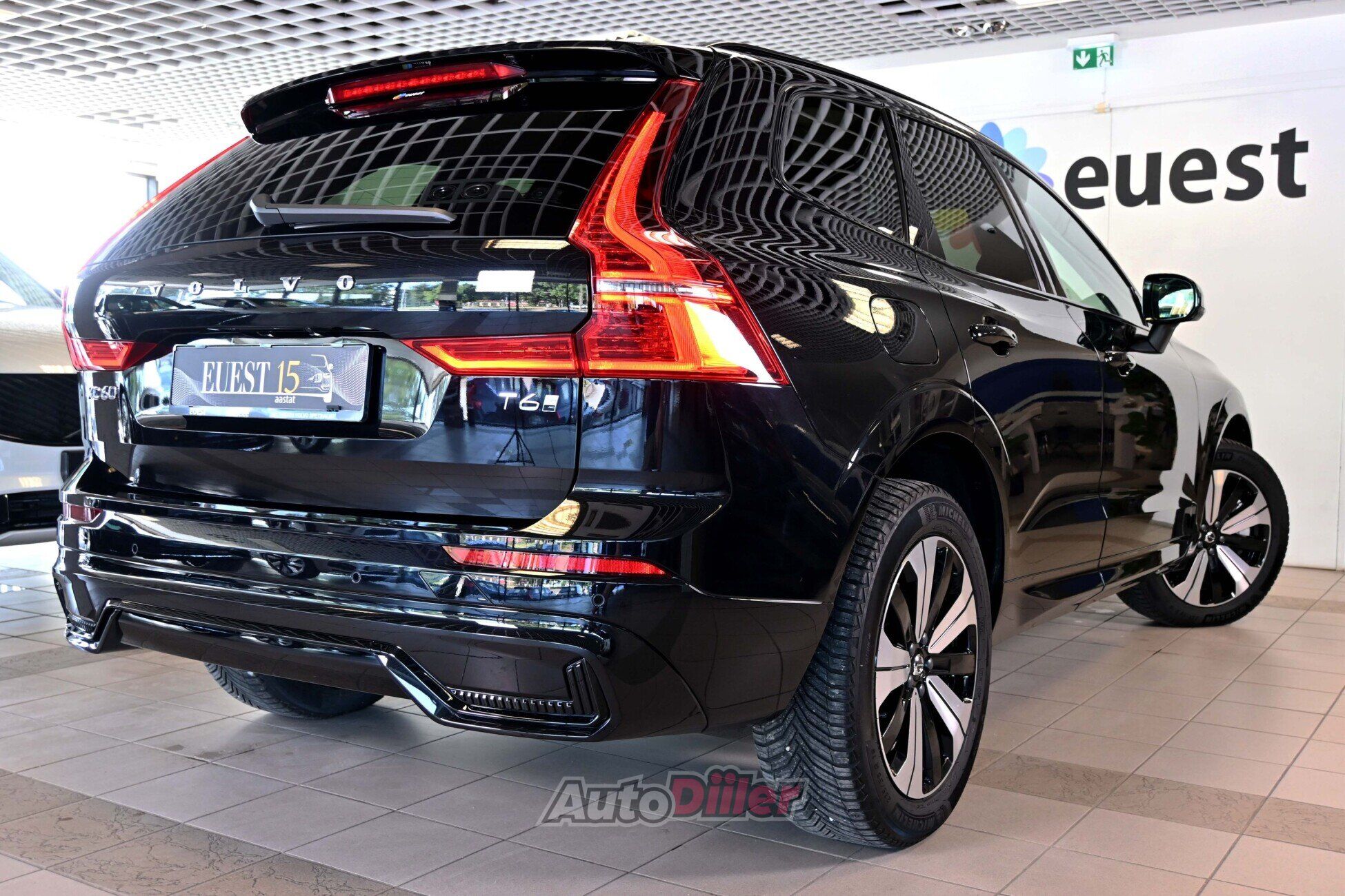 Volvo XC60 2025, photo 2/10