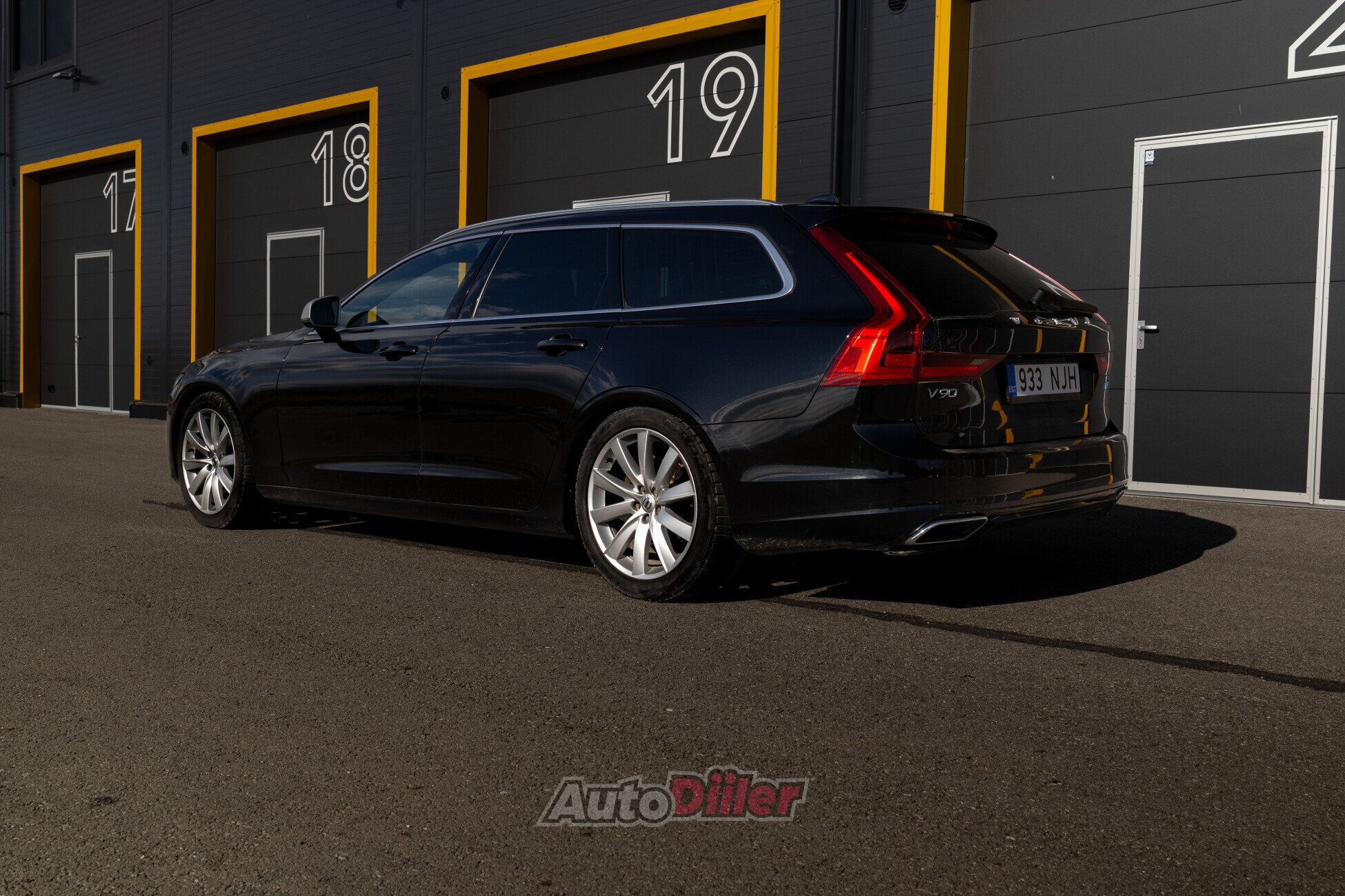 Volvo V90 R-Design 2.0 110kW 2017, photo 3/9