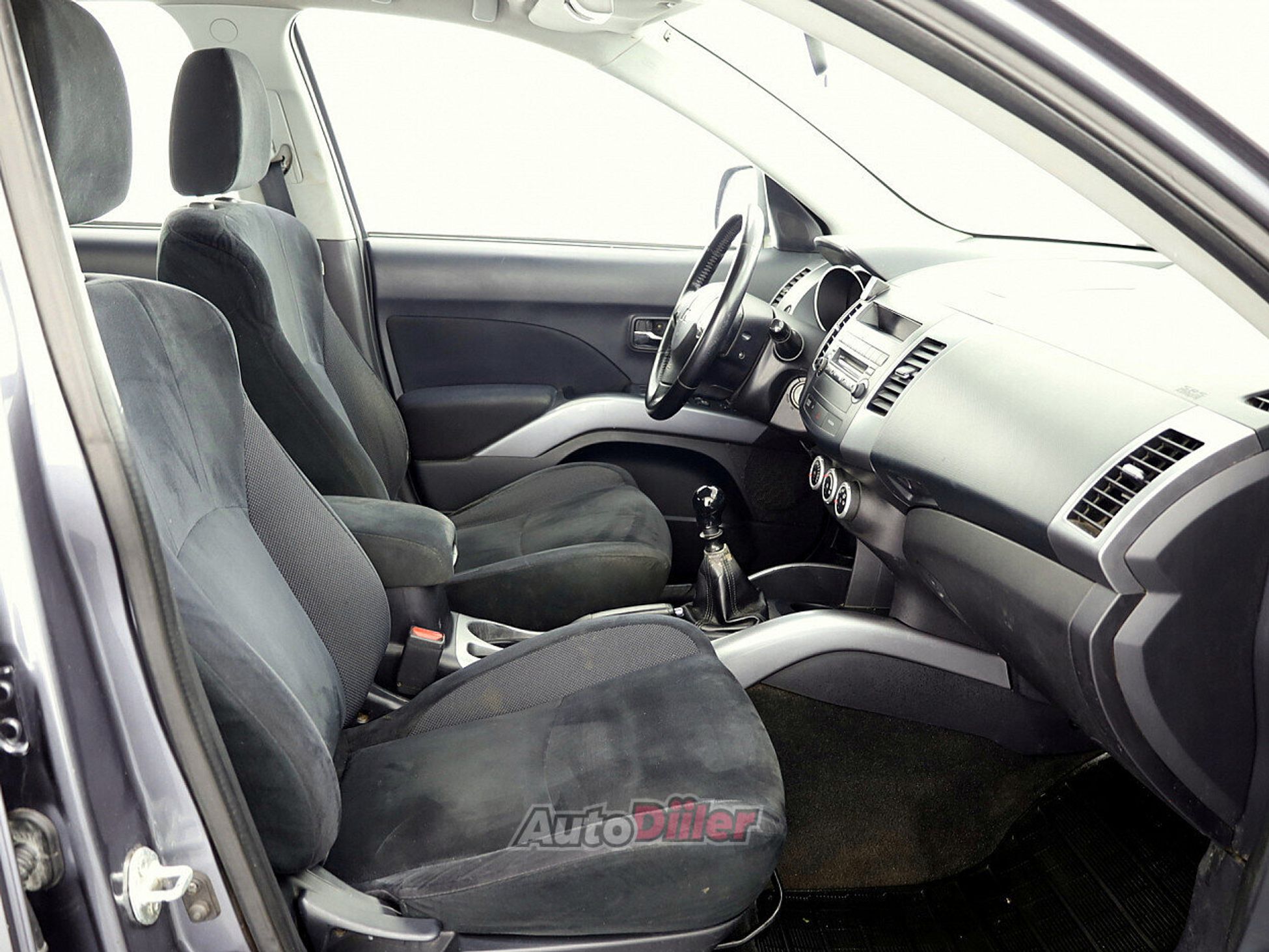 Mitsubishi Outlander 2.0 103kW 2007, kuva 6/7