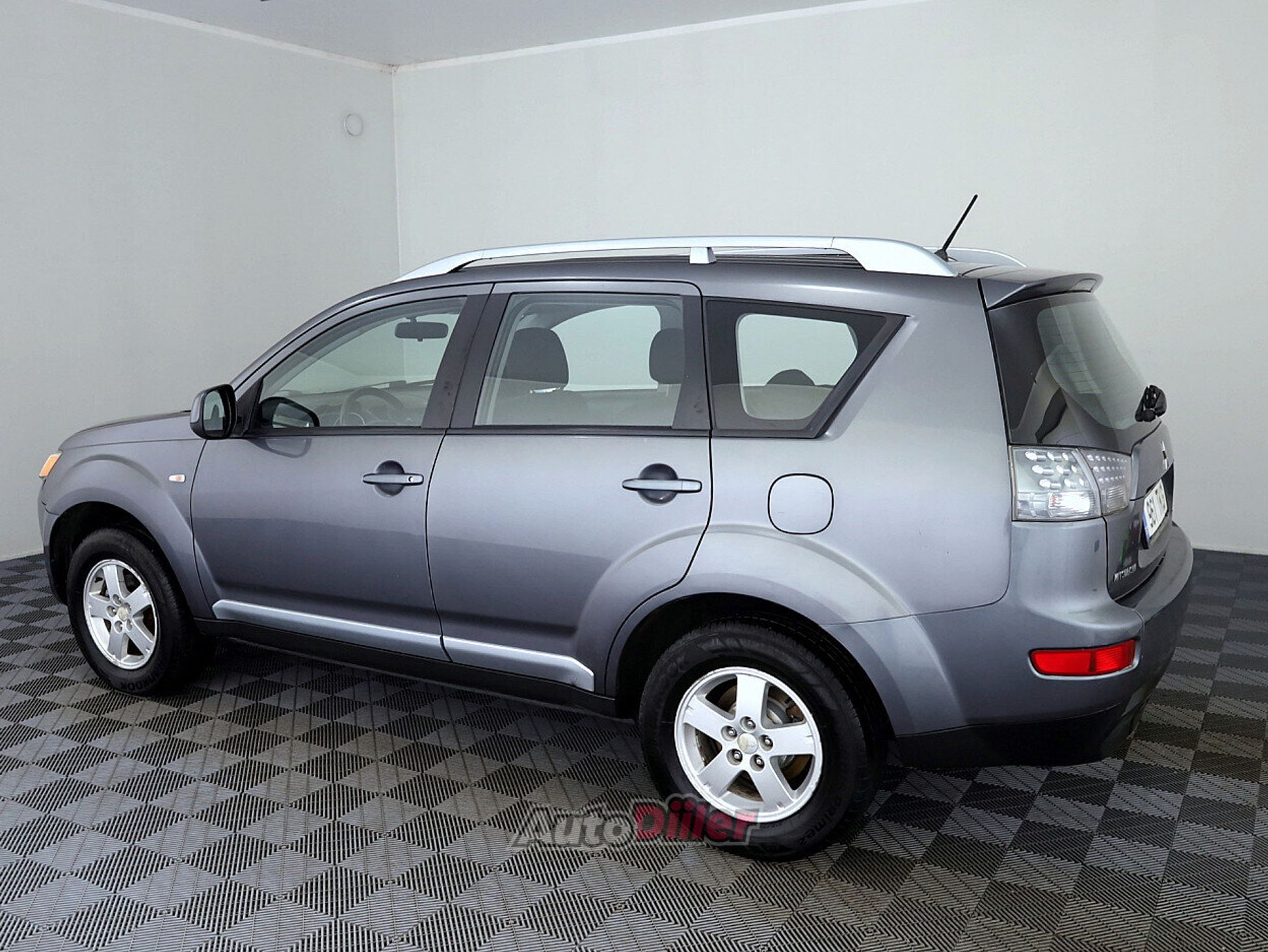 Mitsubishi Outlander 2.0 103kW 2007, kuva 4/7