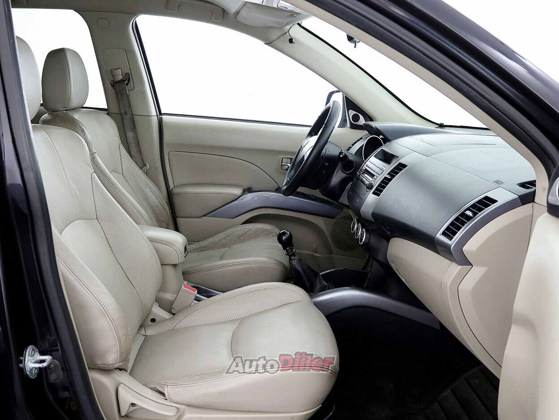 Mitsubishi Outlander 2.0 103kW 2007, kuva 6/9