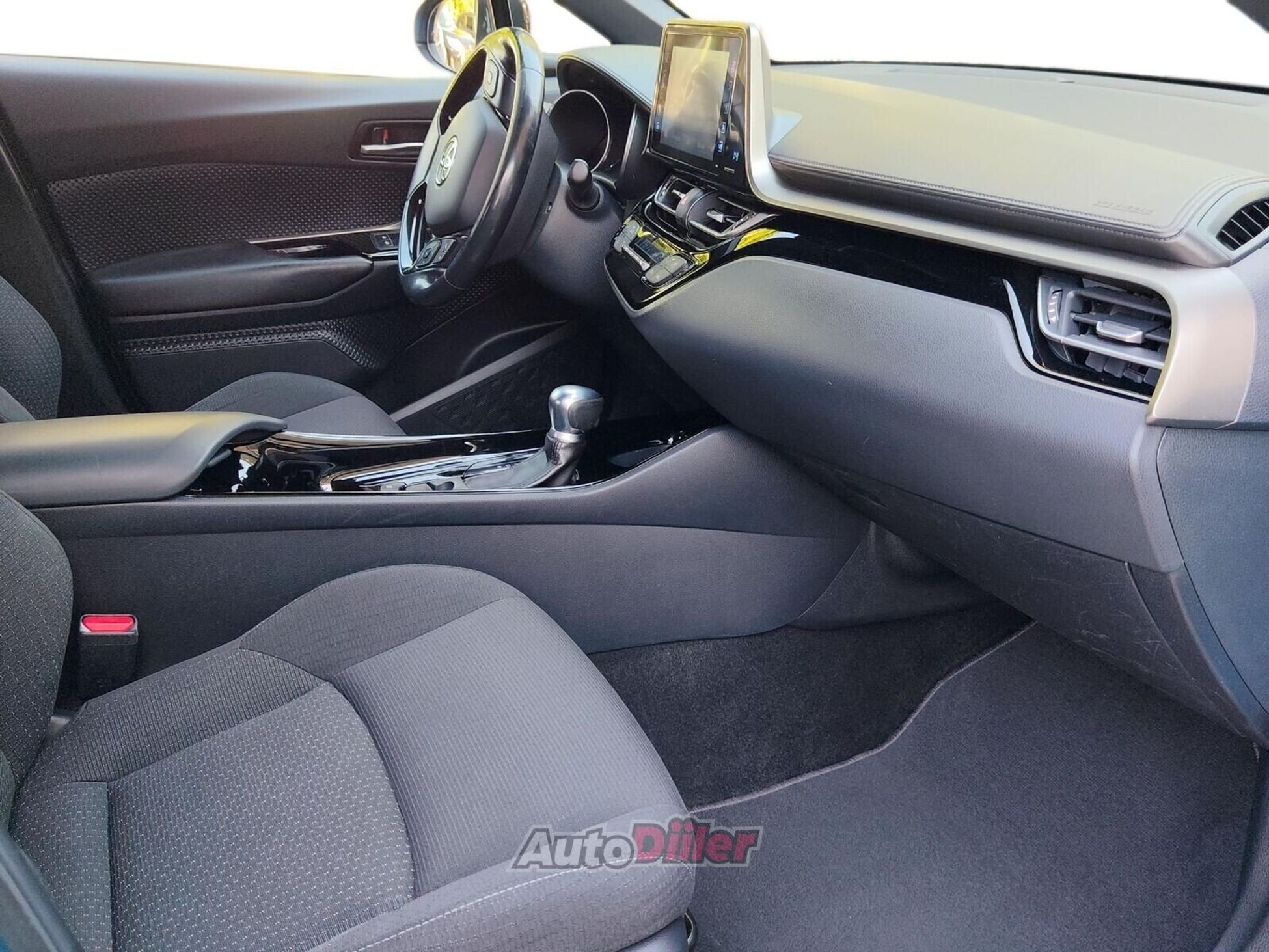 Toyota C-HR Style Plus 1.8 72kW 2019, photo 6/10