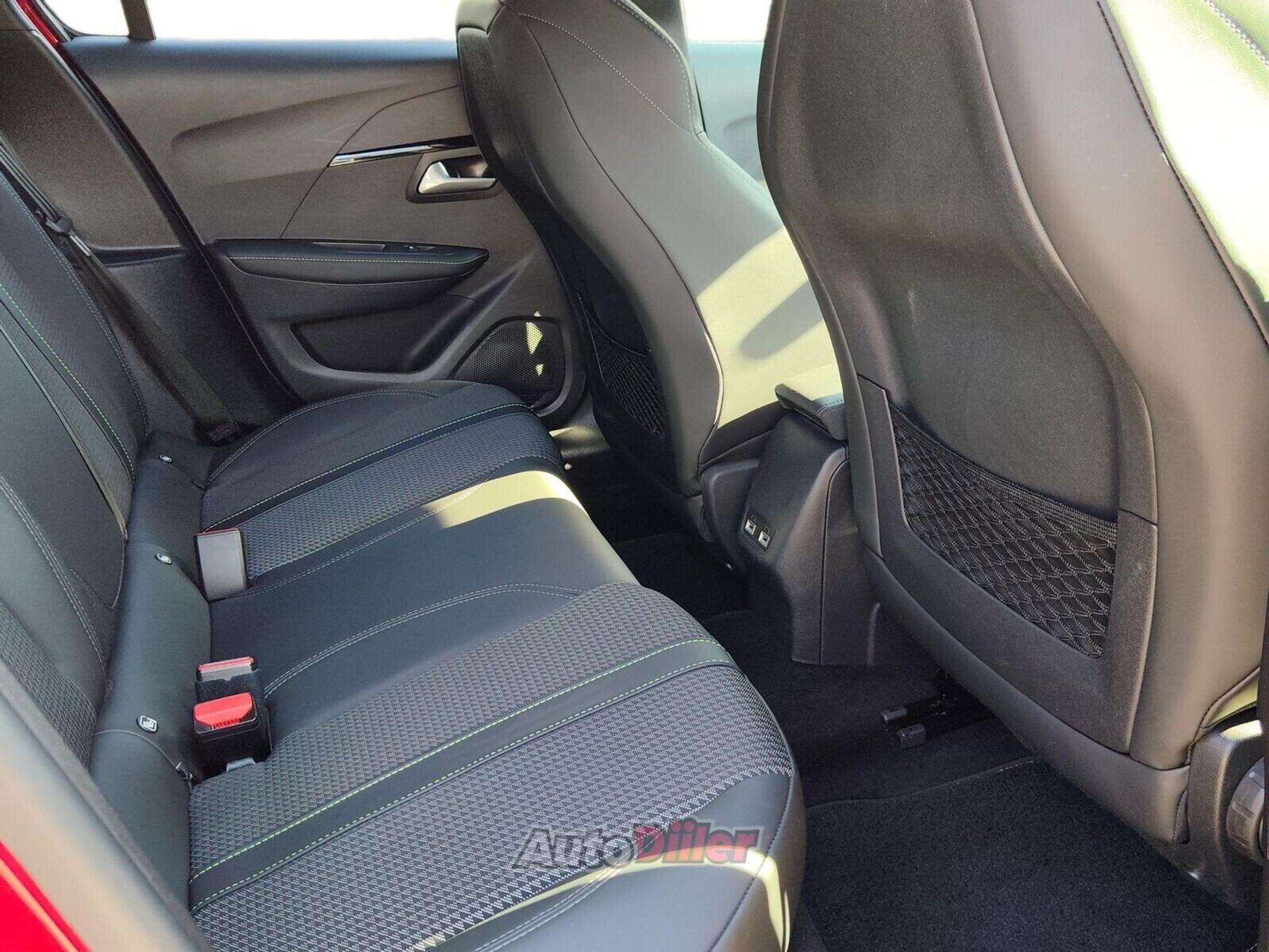 Peugeot 208 1.2 74kW 2021, photo 7/10