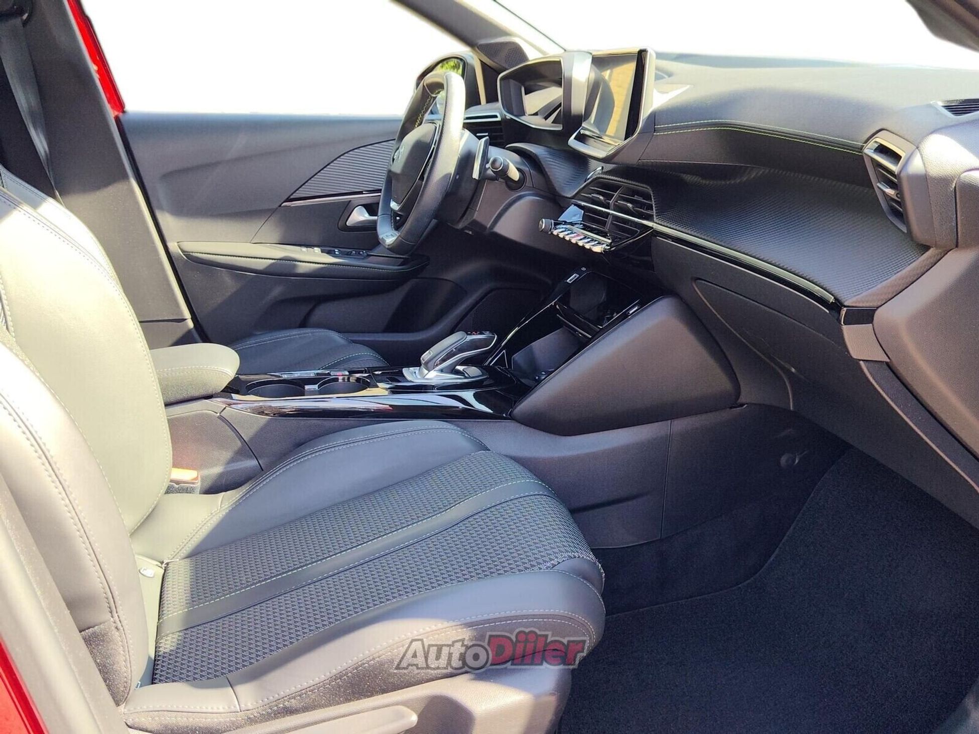 Peugeot 208 1.2 74kW 2021, photo 6/10