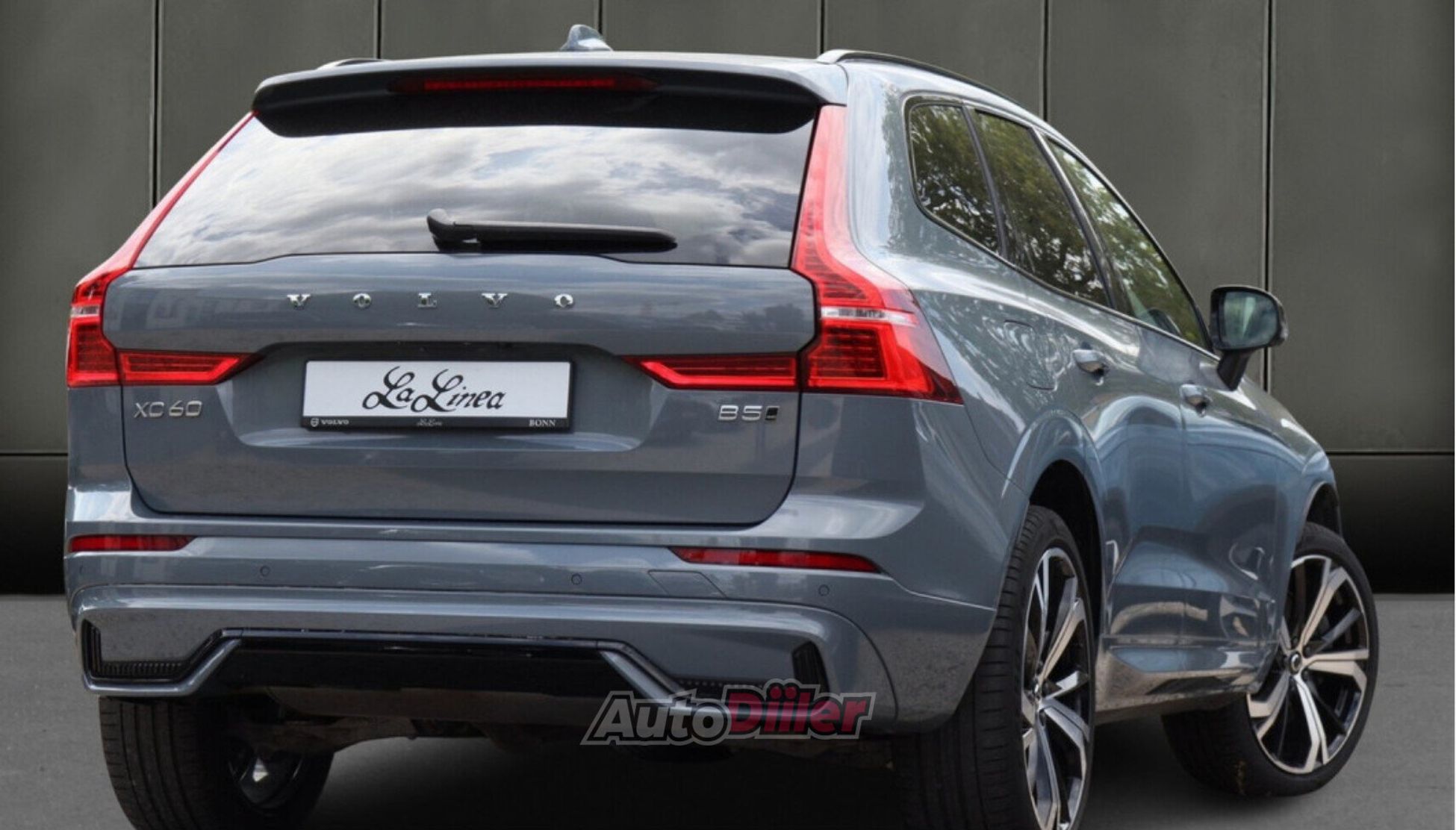 Volvo XC60 2022, photo 2/3