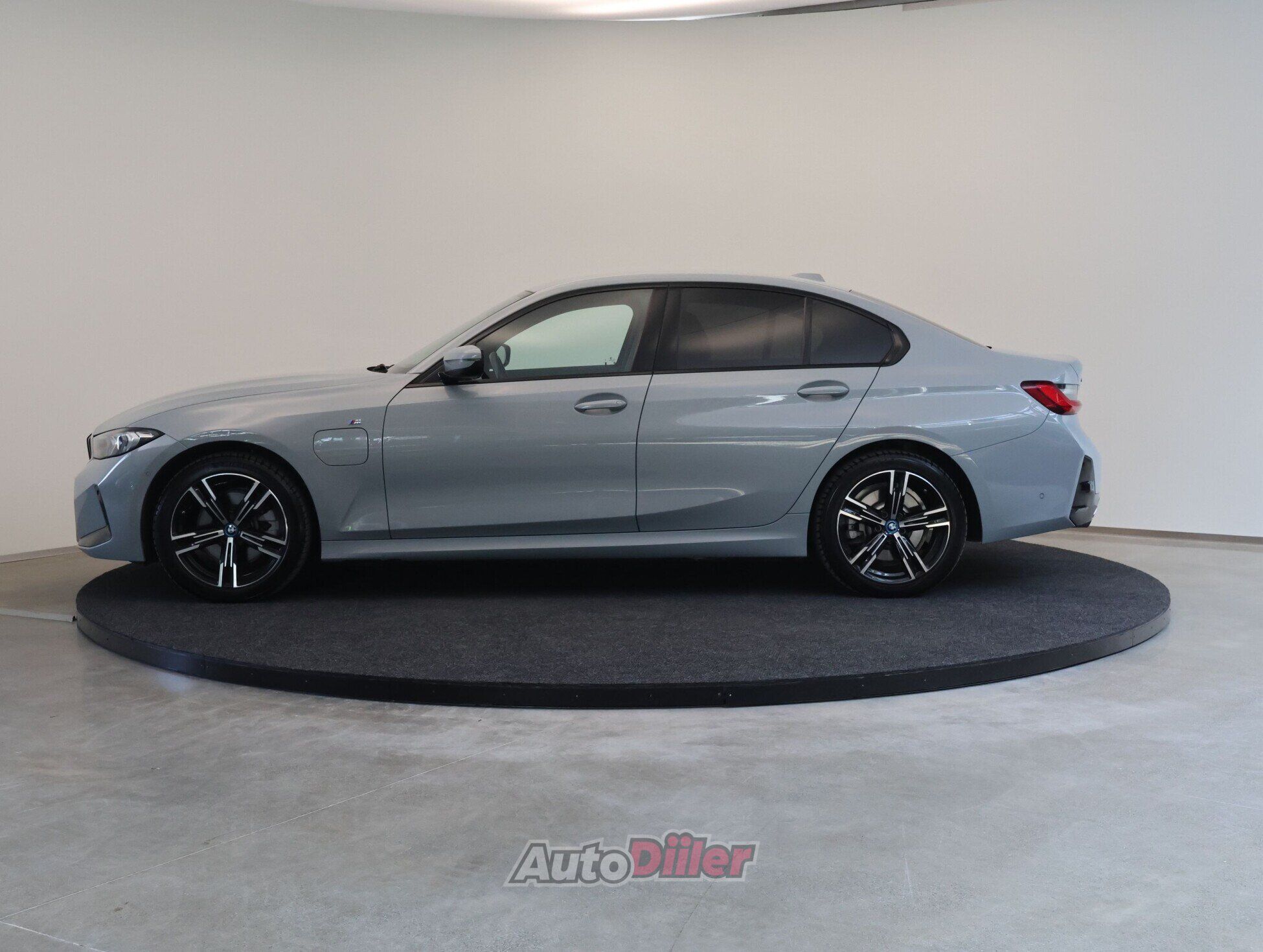 BMW 330 2024, kuva 5/10