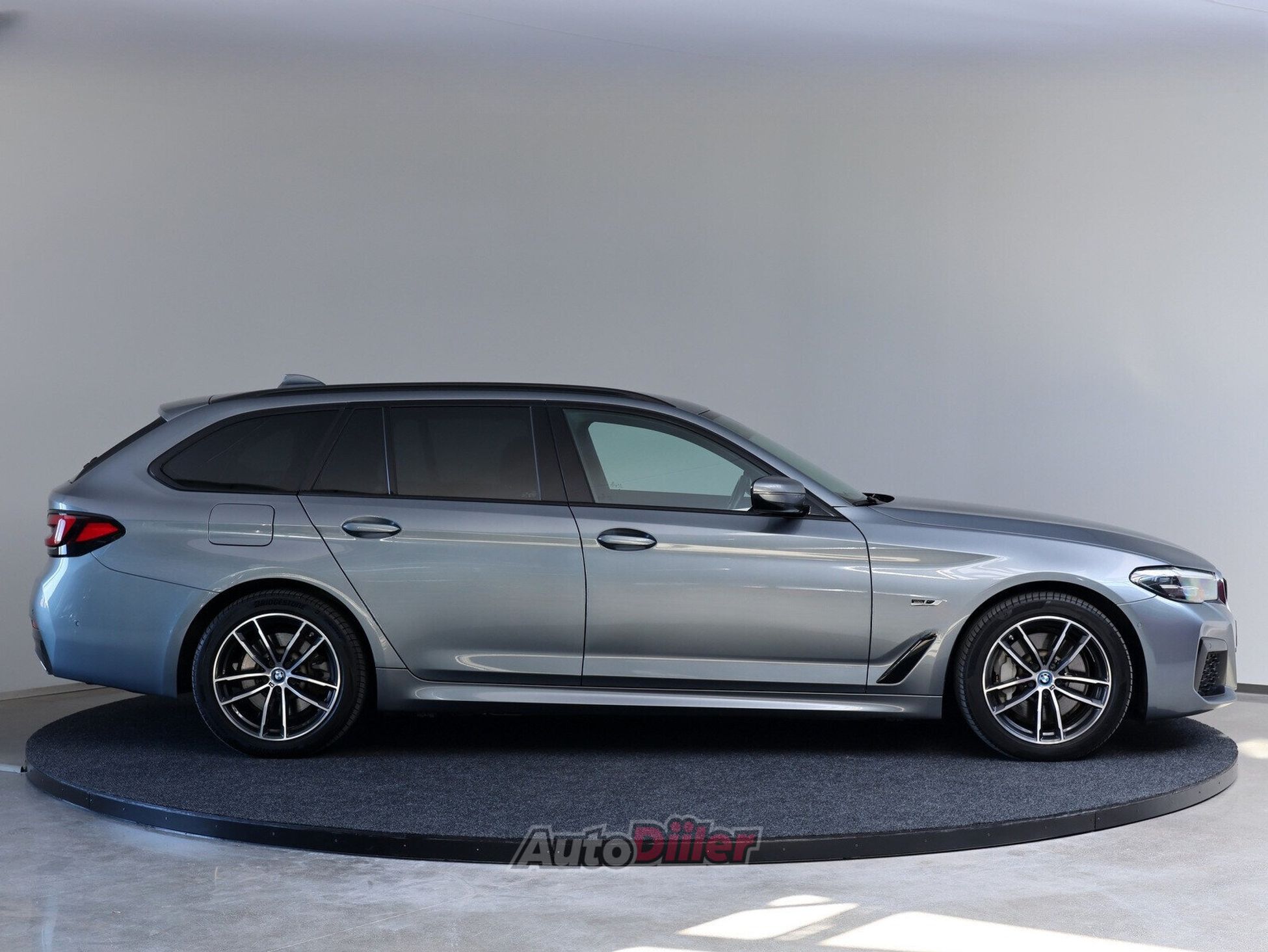 BMW 530 e xDrive M-Sportpakett 2.0 135kW 2022, kuva 6/10