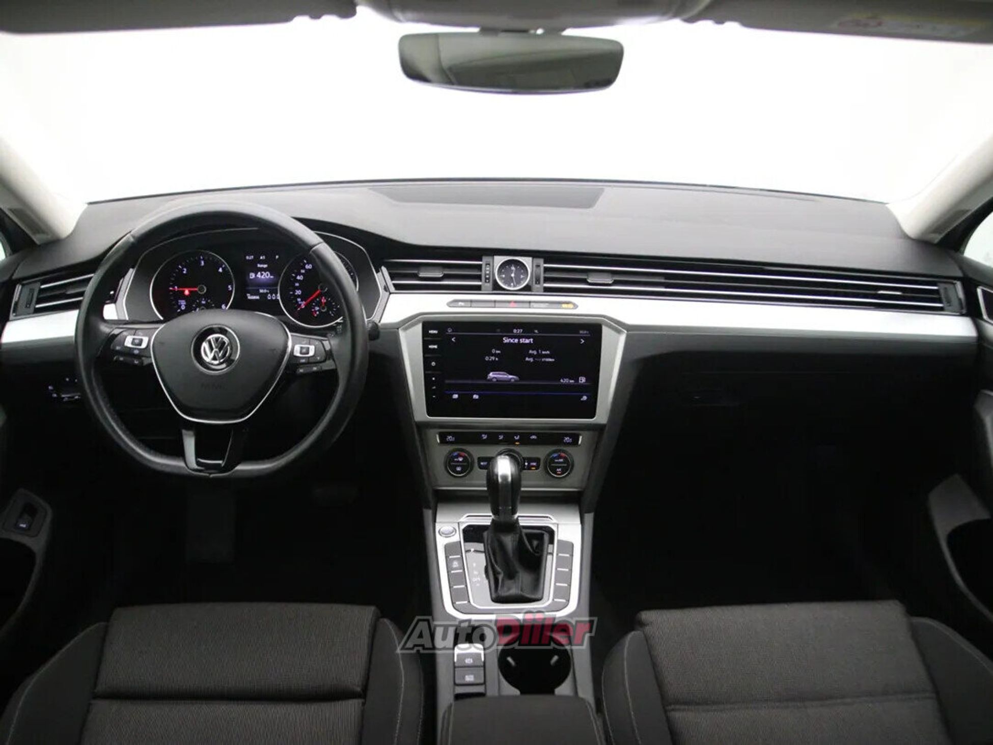 Volkswagen Passat 2019, photo 2/10