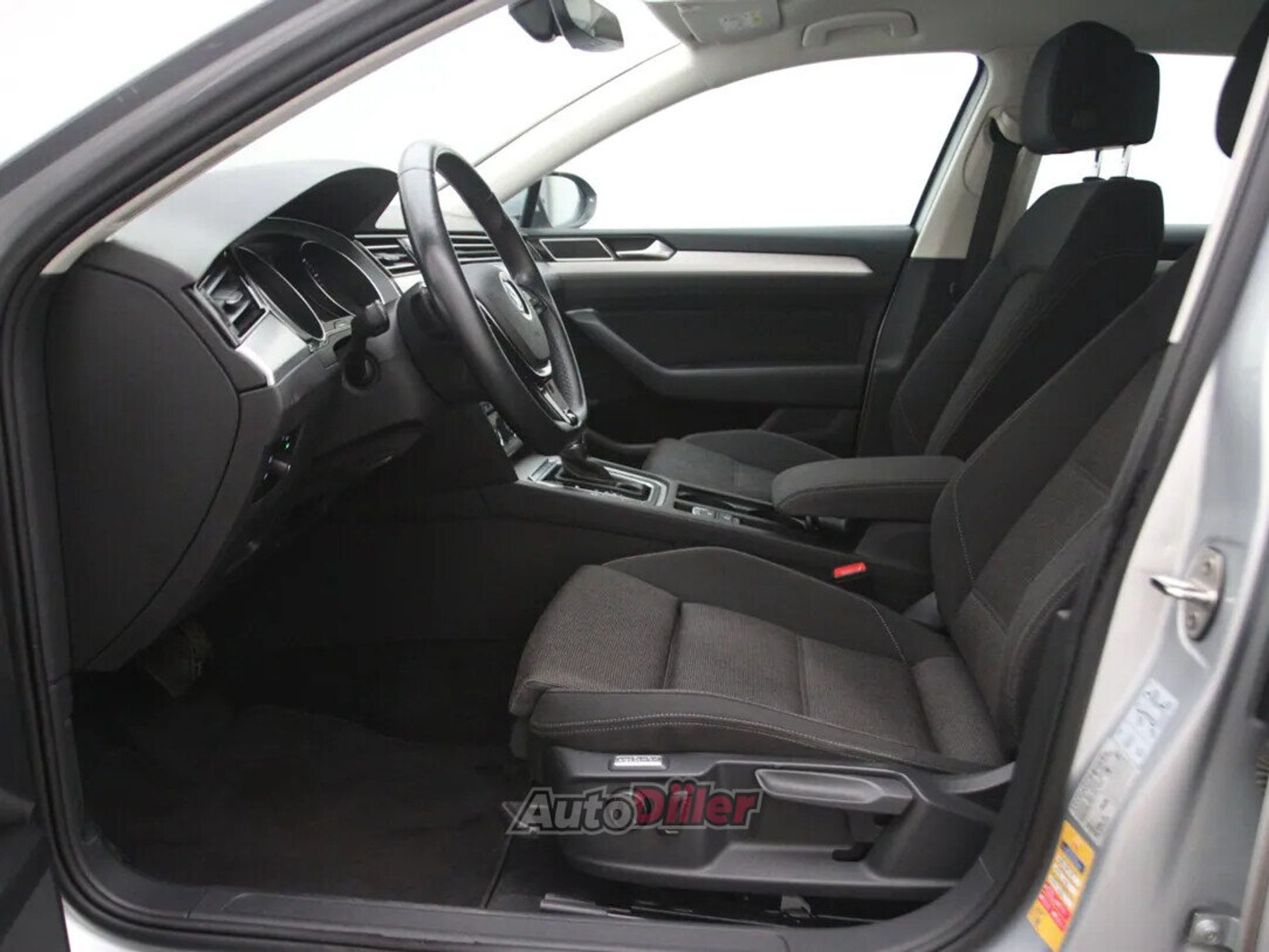 Volkswagen Passat 2019, photo 4/10