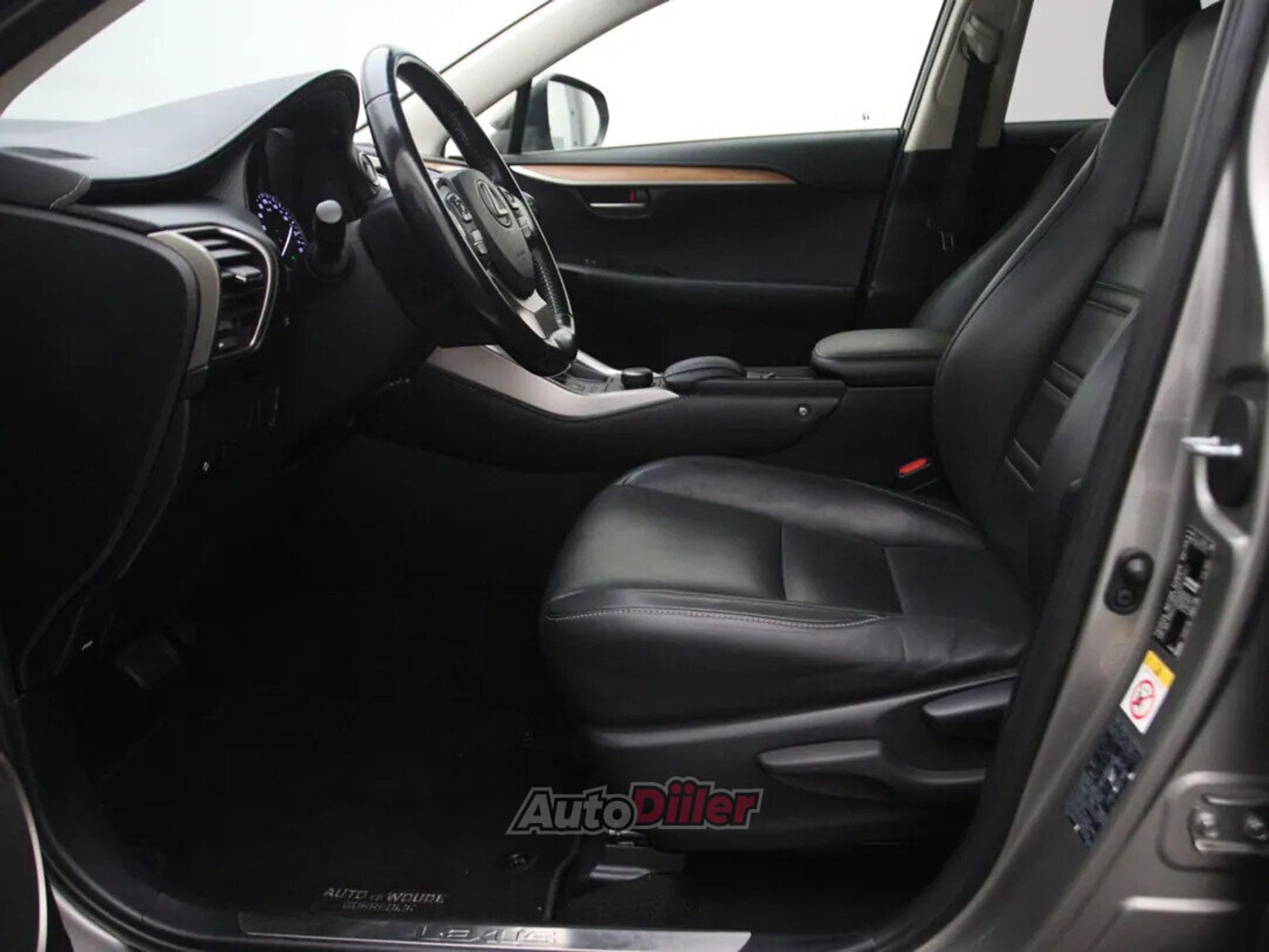 Lexus NX 300h AWD 25th Edition 2.5 145kW 2016, photo 4/10