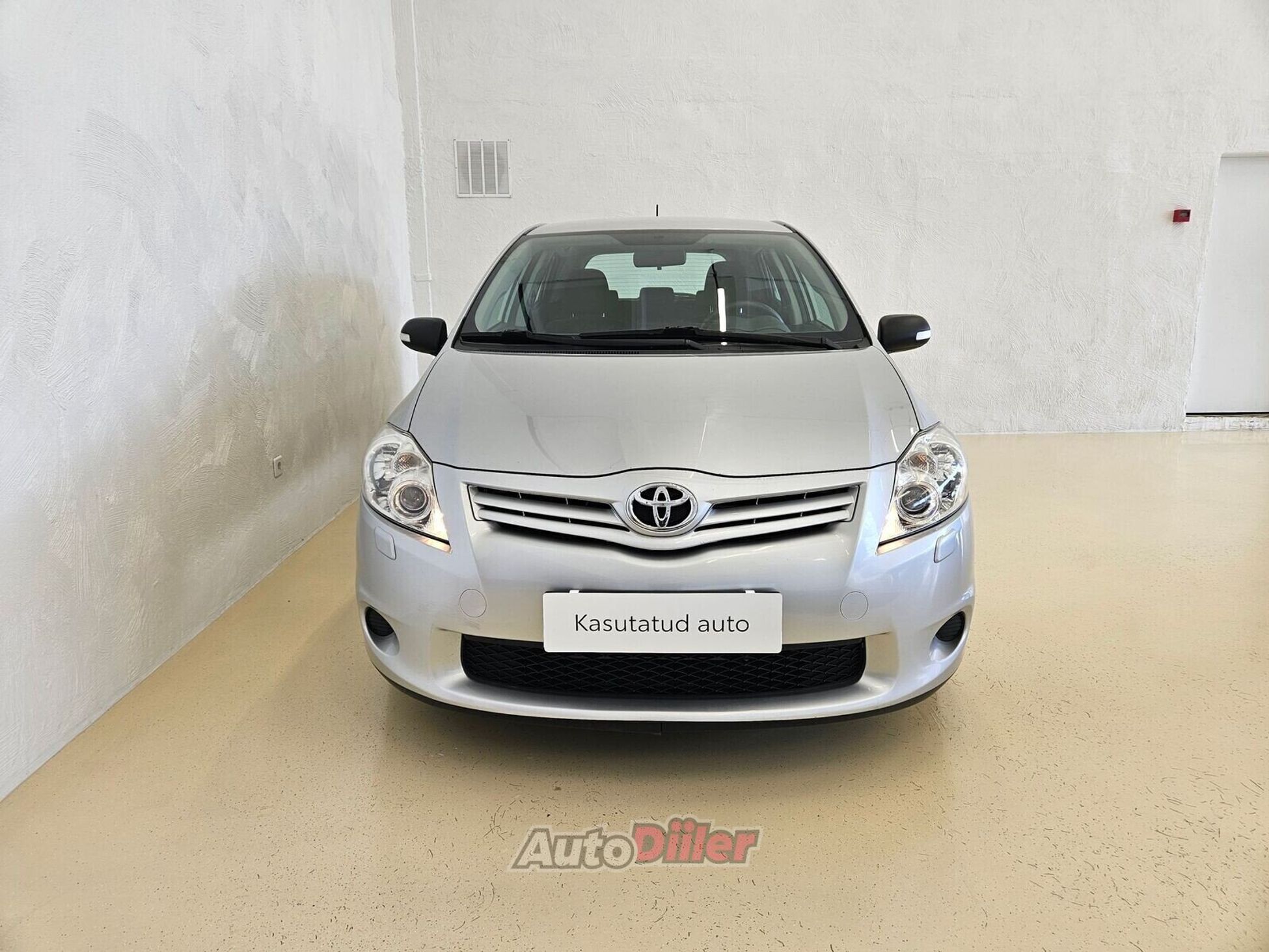Toyota Auris Linea Terra 1.6 97kW 2012, photo 4/10