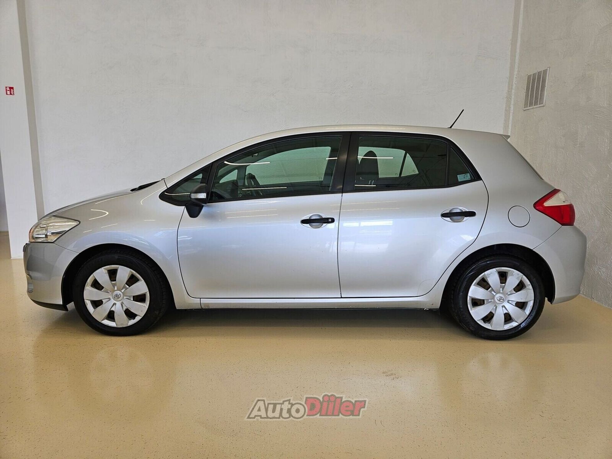 Toyota Auris Linea Terra 1.6 97kW 2012, photo 3/10