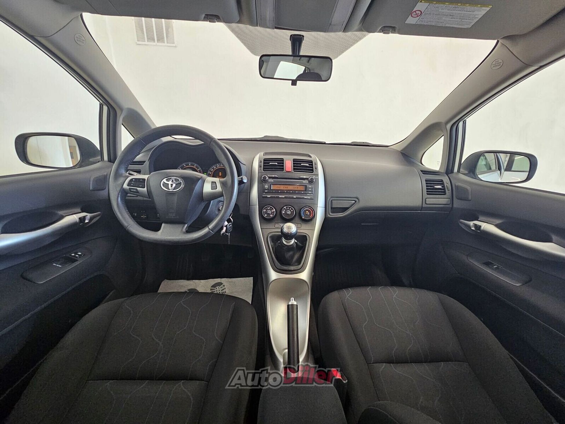 Toyota Auris Linea Terra 1.6 97kW 2012, photo 7/10