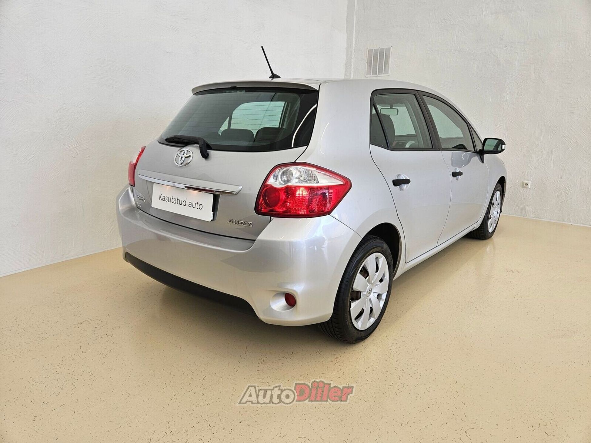 Toyota Auris Linea Terra 1.6 97kW 2012, photo 2/10