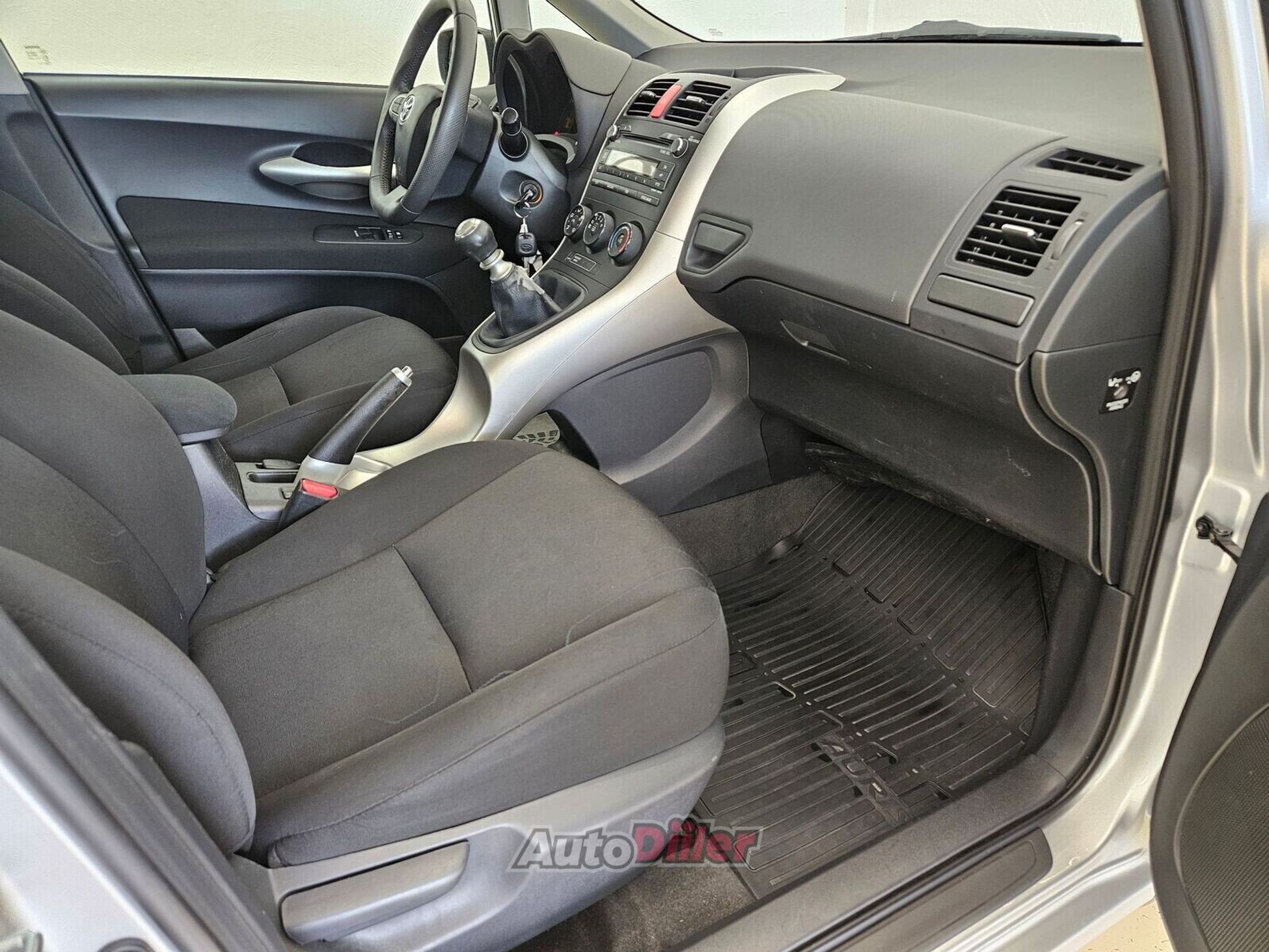 Toyota Auris Linea Terra 1.6 97kW 2012, photo 5/10