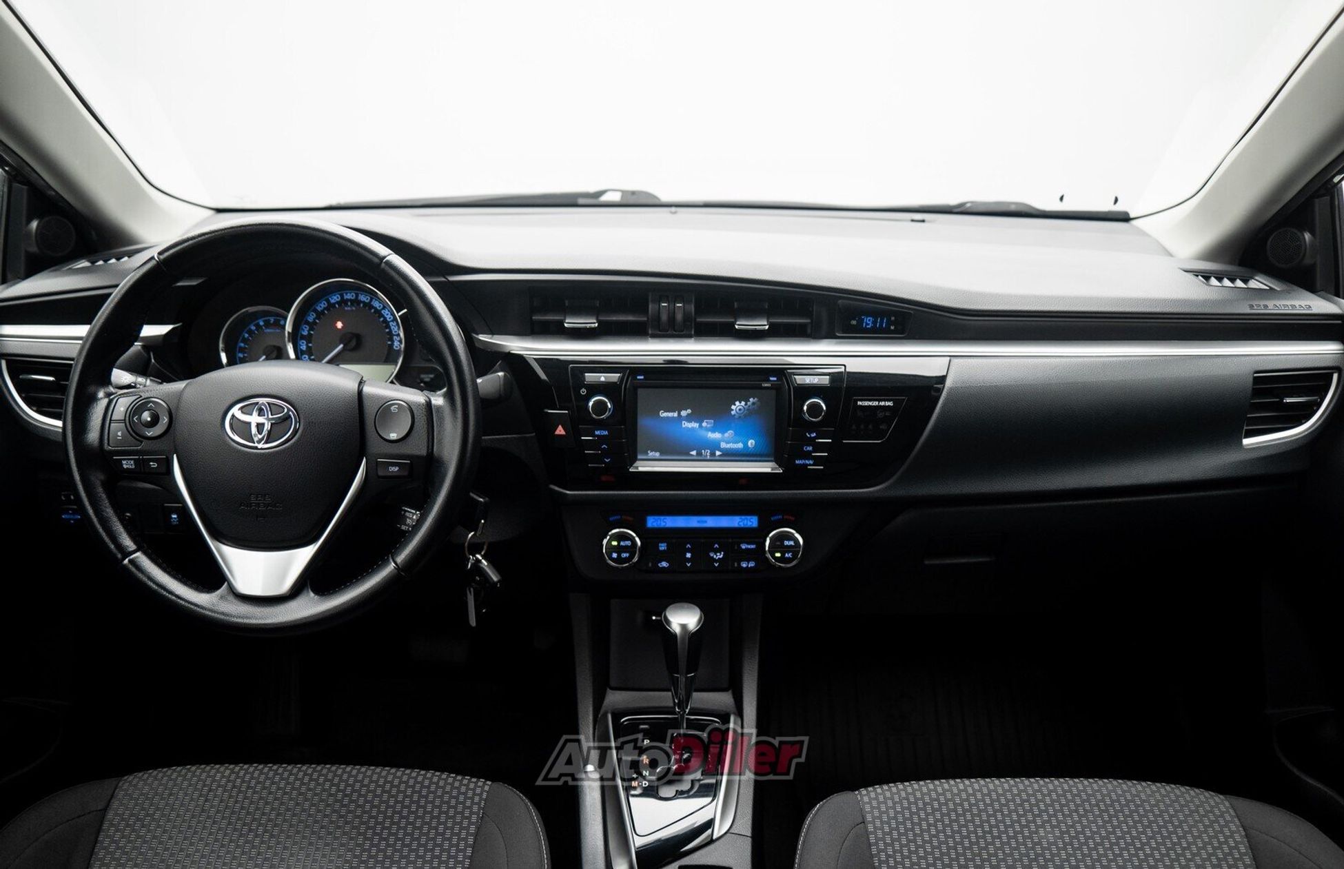 Toyota Corolla 1.6 97kW 2015, photo 2/10