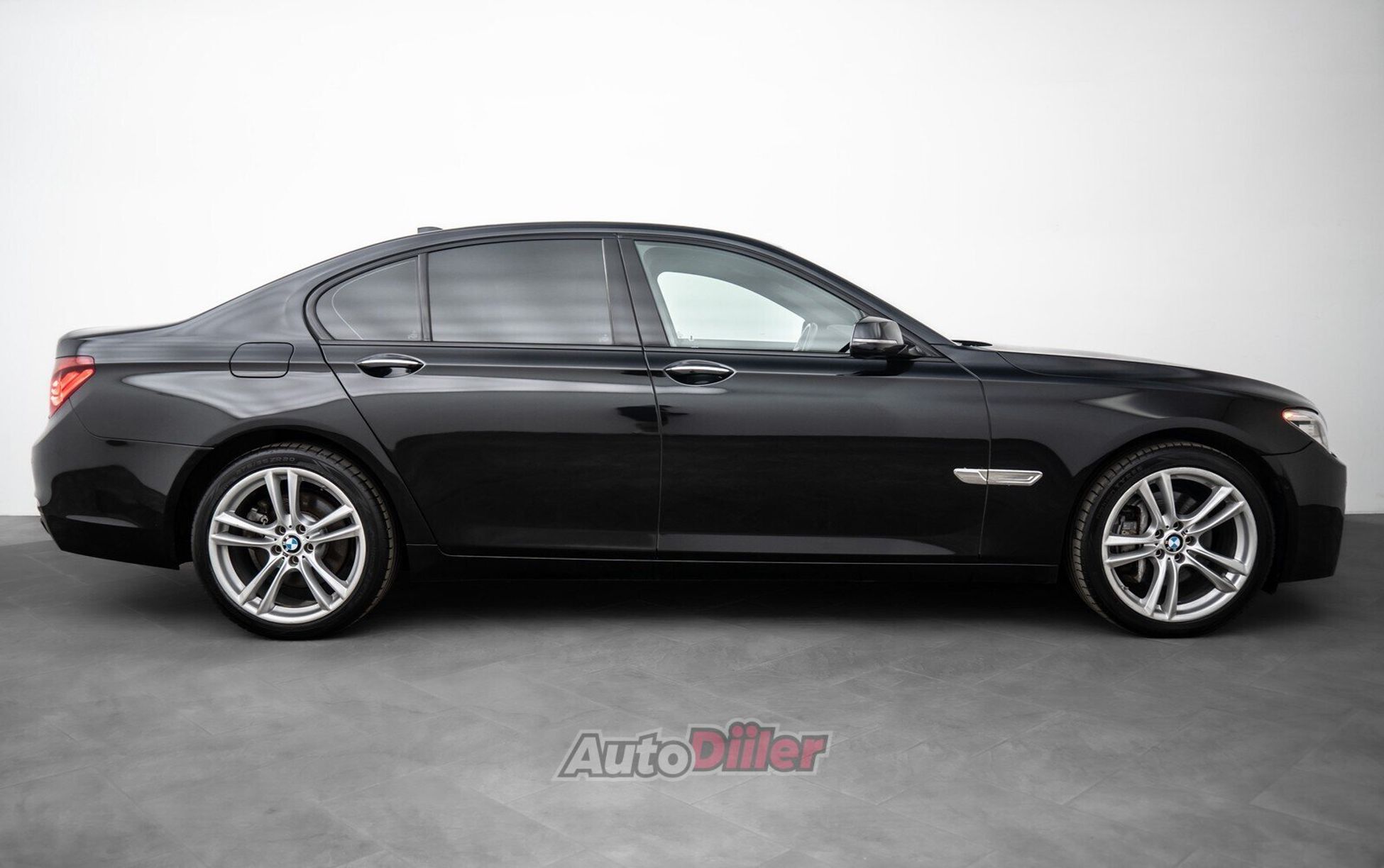 BMW 740 3.0 230kW 2013, kuva 6/10